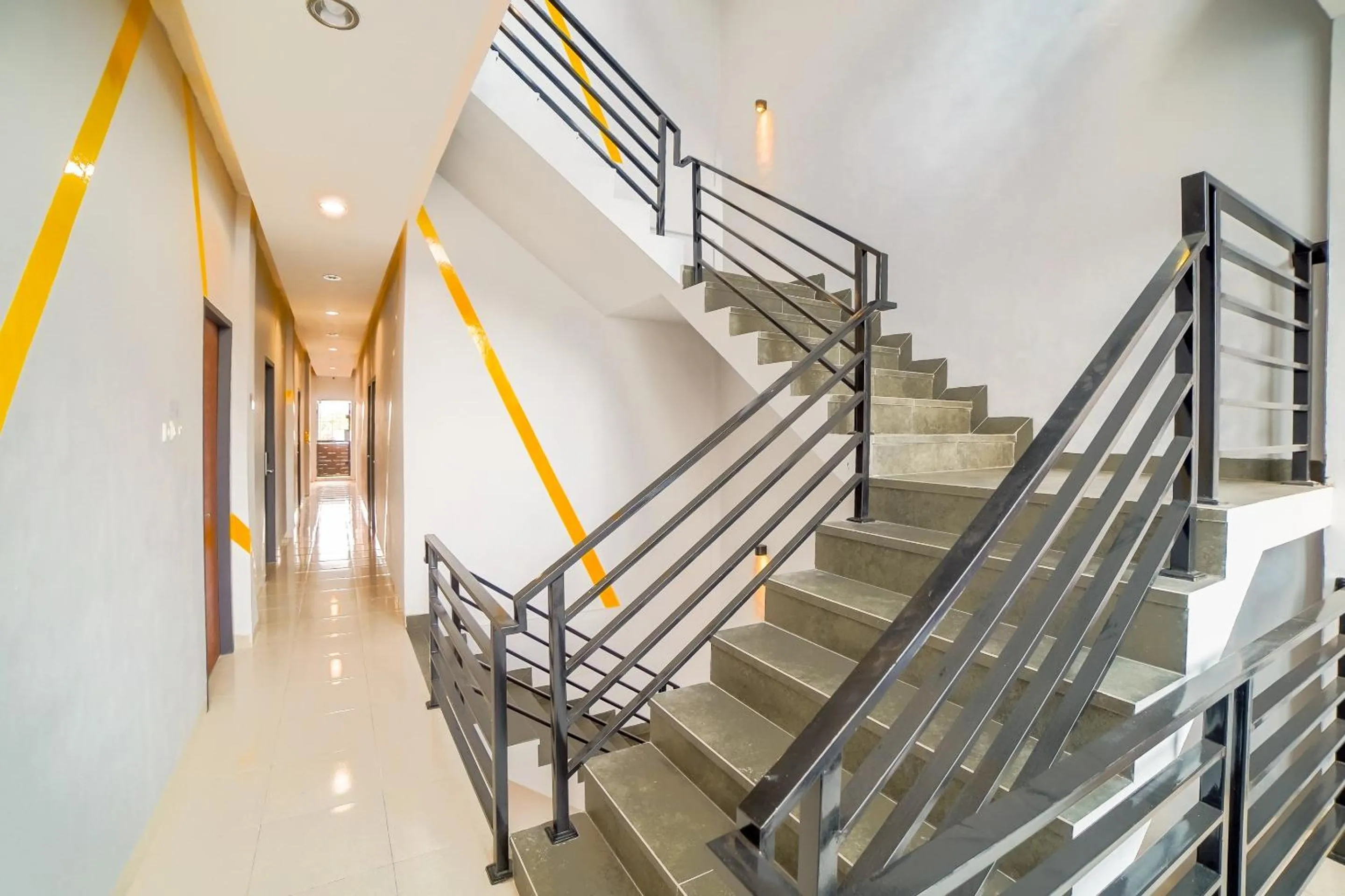 Lobby or reception in Capital O 90874 Millenium Inn 2