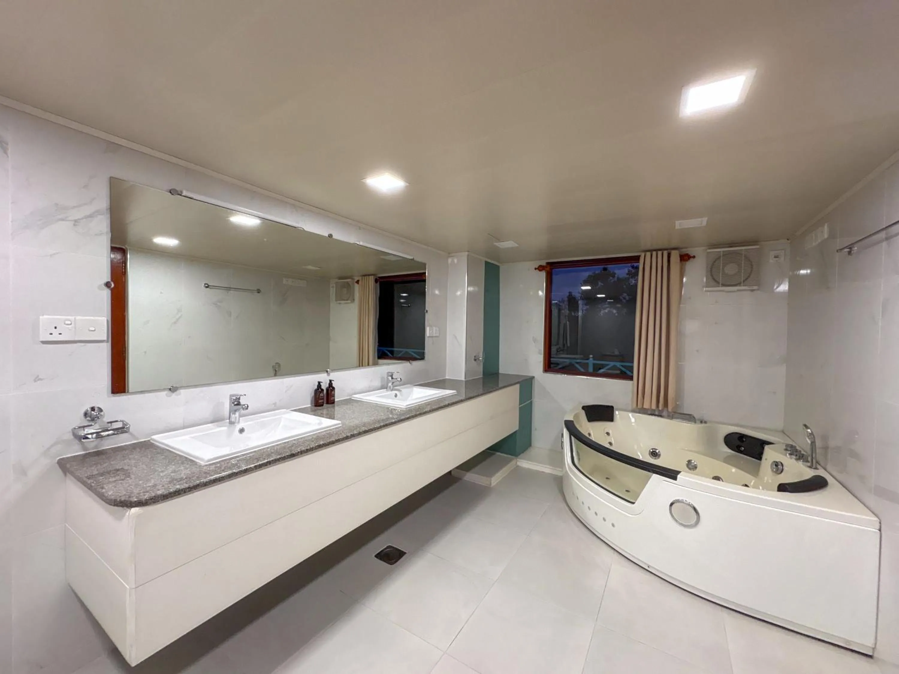 Bathroom, Bed in Moi Ella by DBI