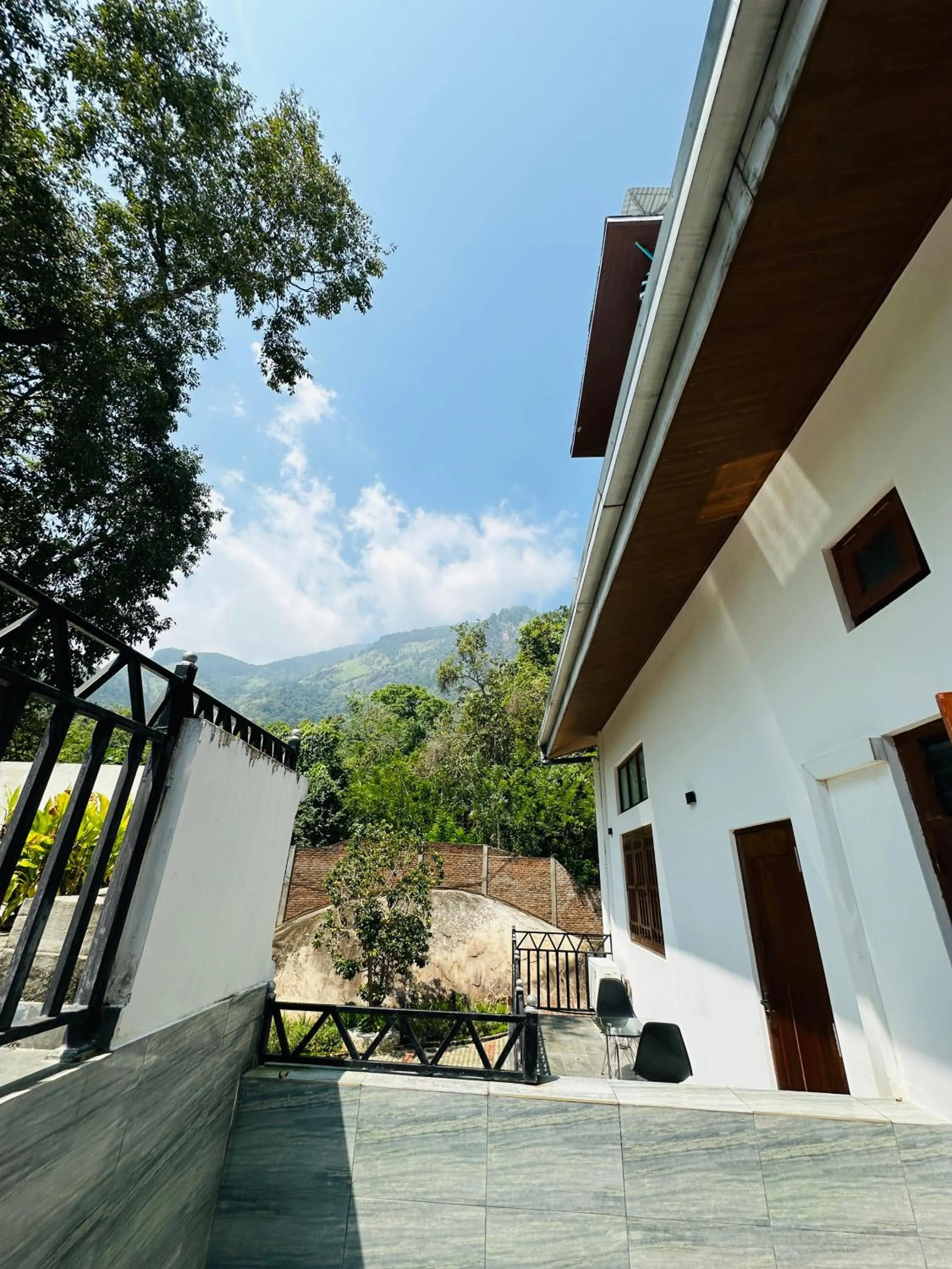 Property building in Moi Ella by DBI