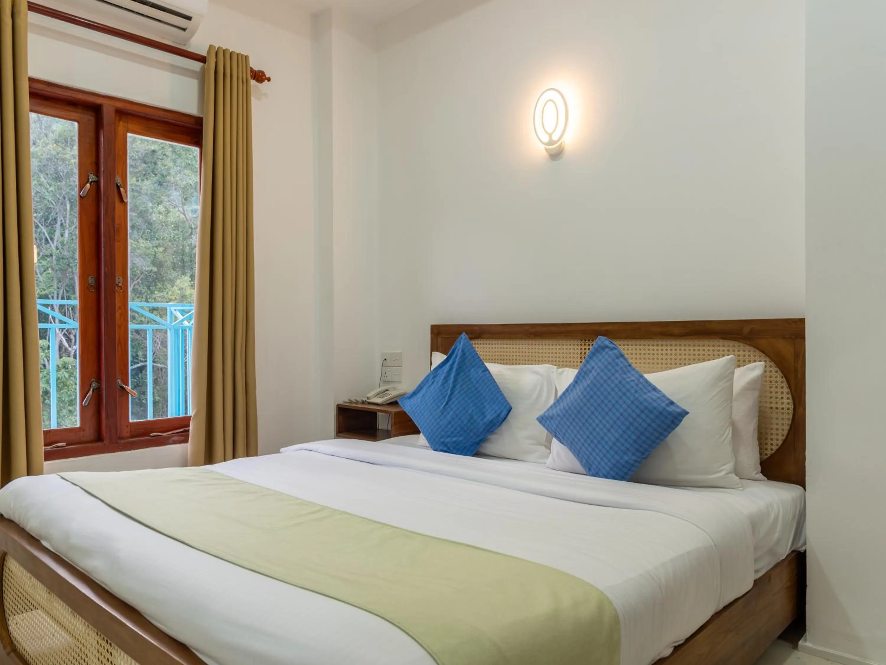 Photo of the whole room, Bed in Moi Ella by DBI