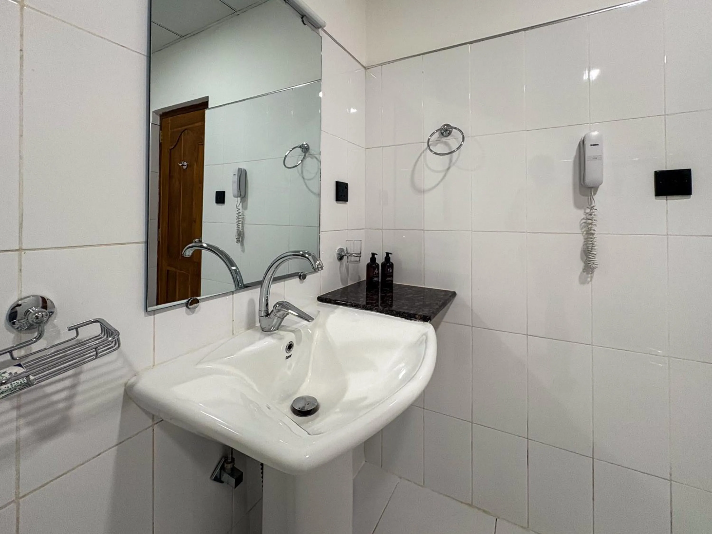 Bathroom in Moi Ella by DBI