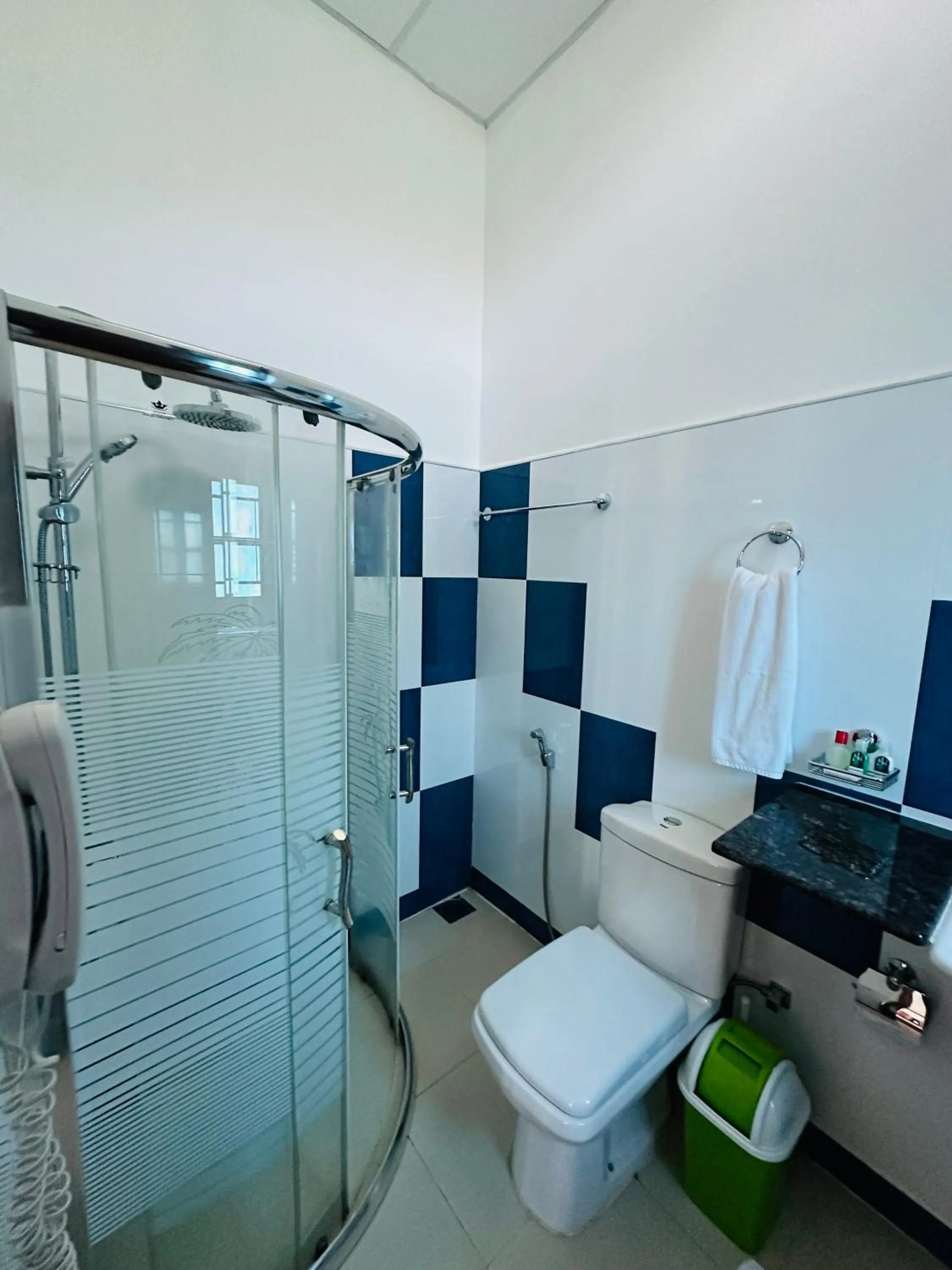 Shower in Moi Ella by DBI