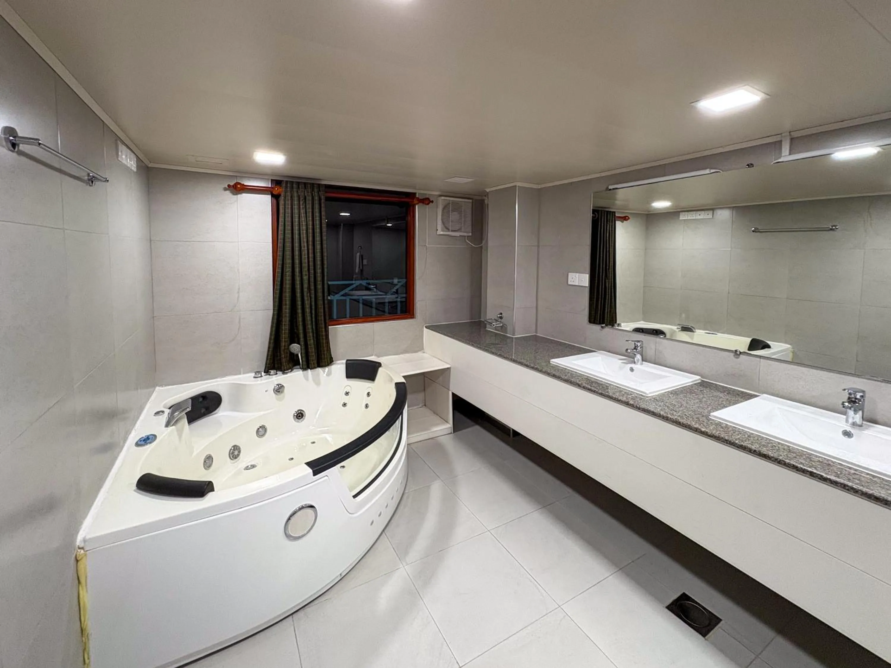 Bathroom in Moi Ella by DBI