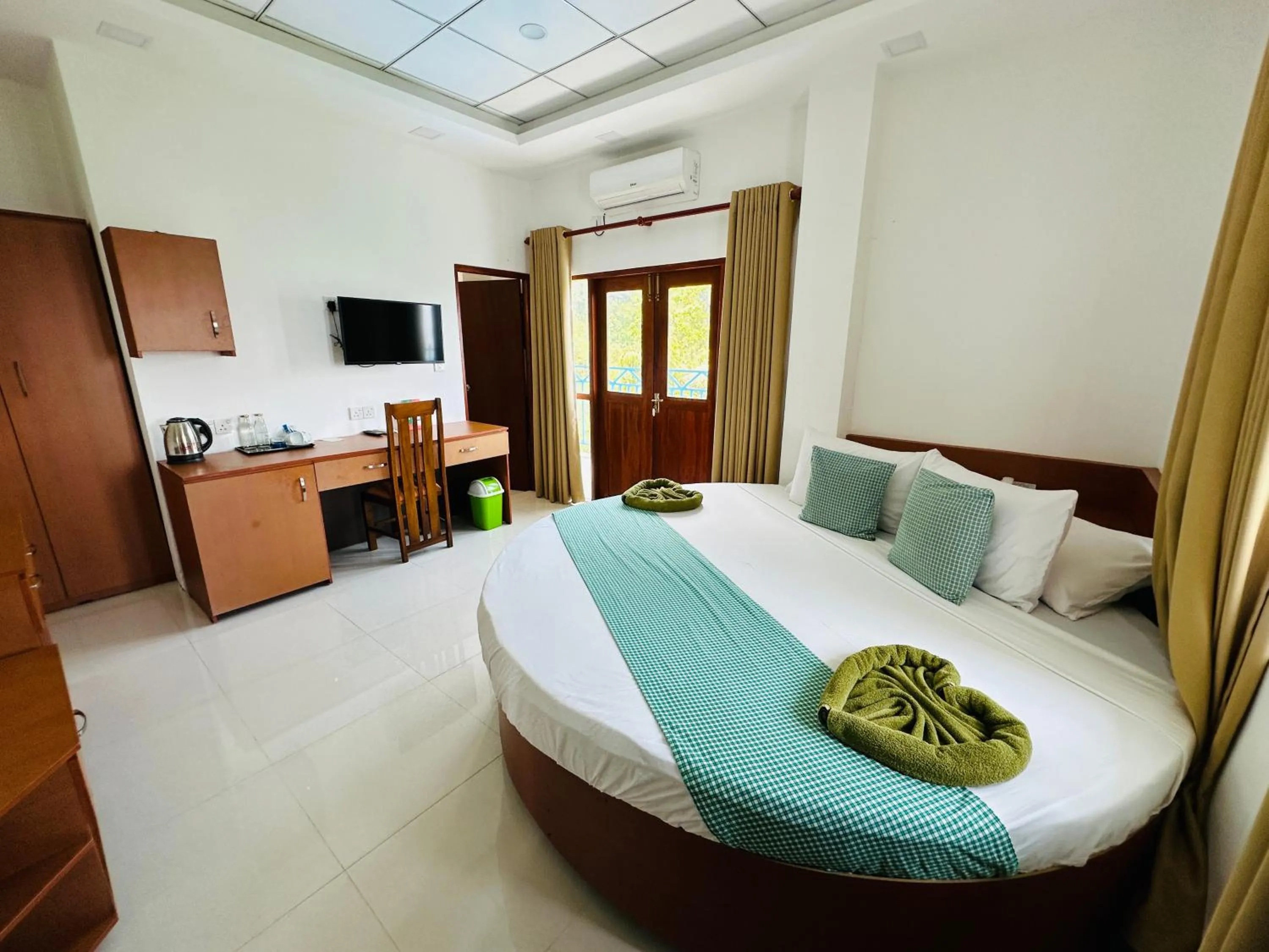 TV and multimedia, Bed in Moi Ella by DBI