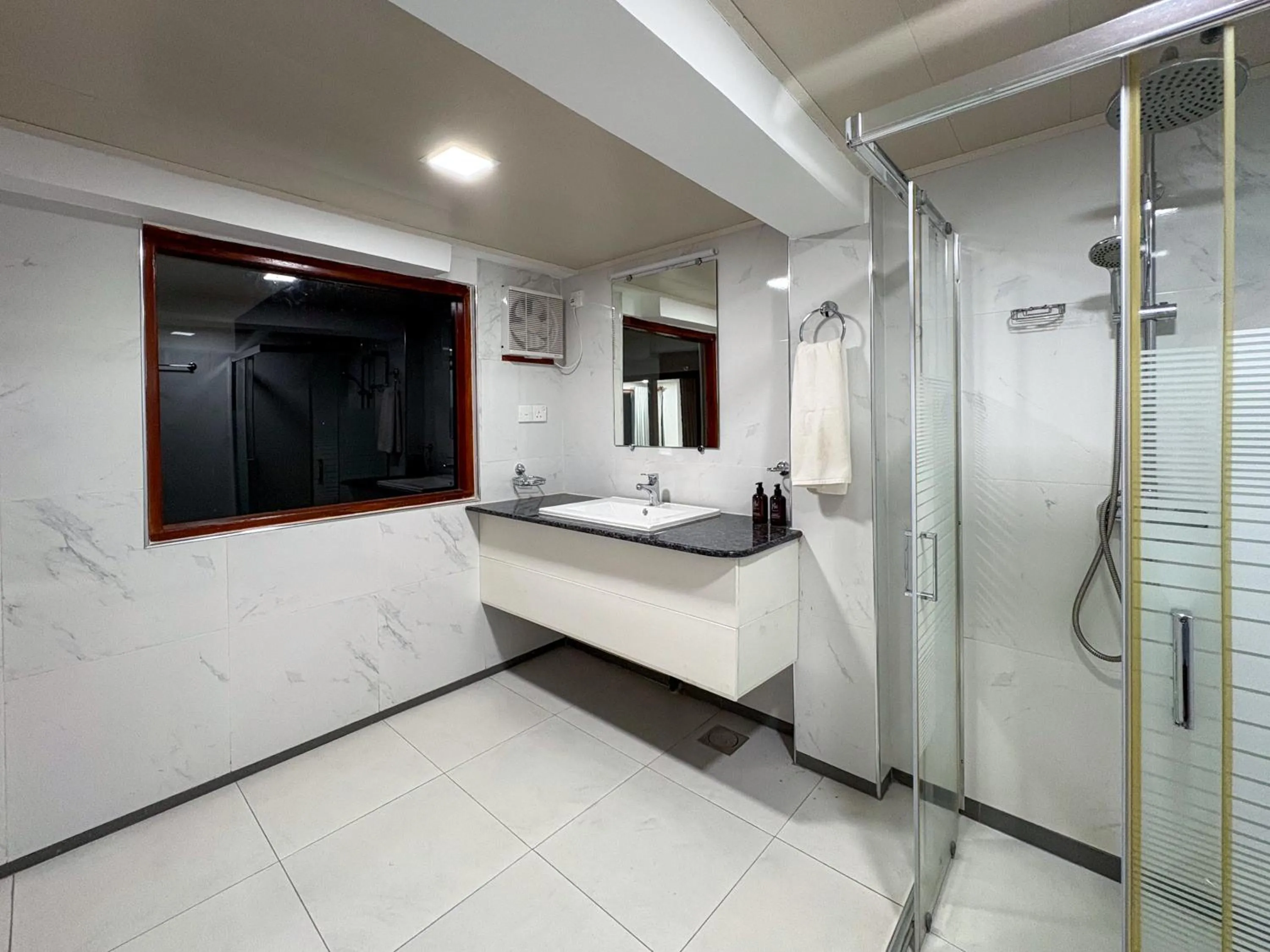 Bathroom in Moi Ella by DBI