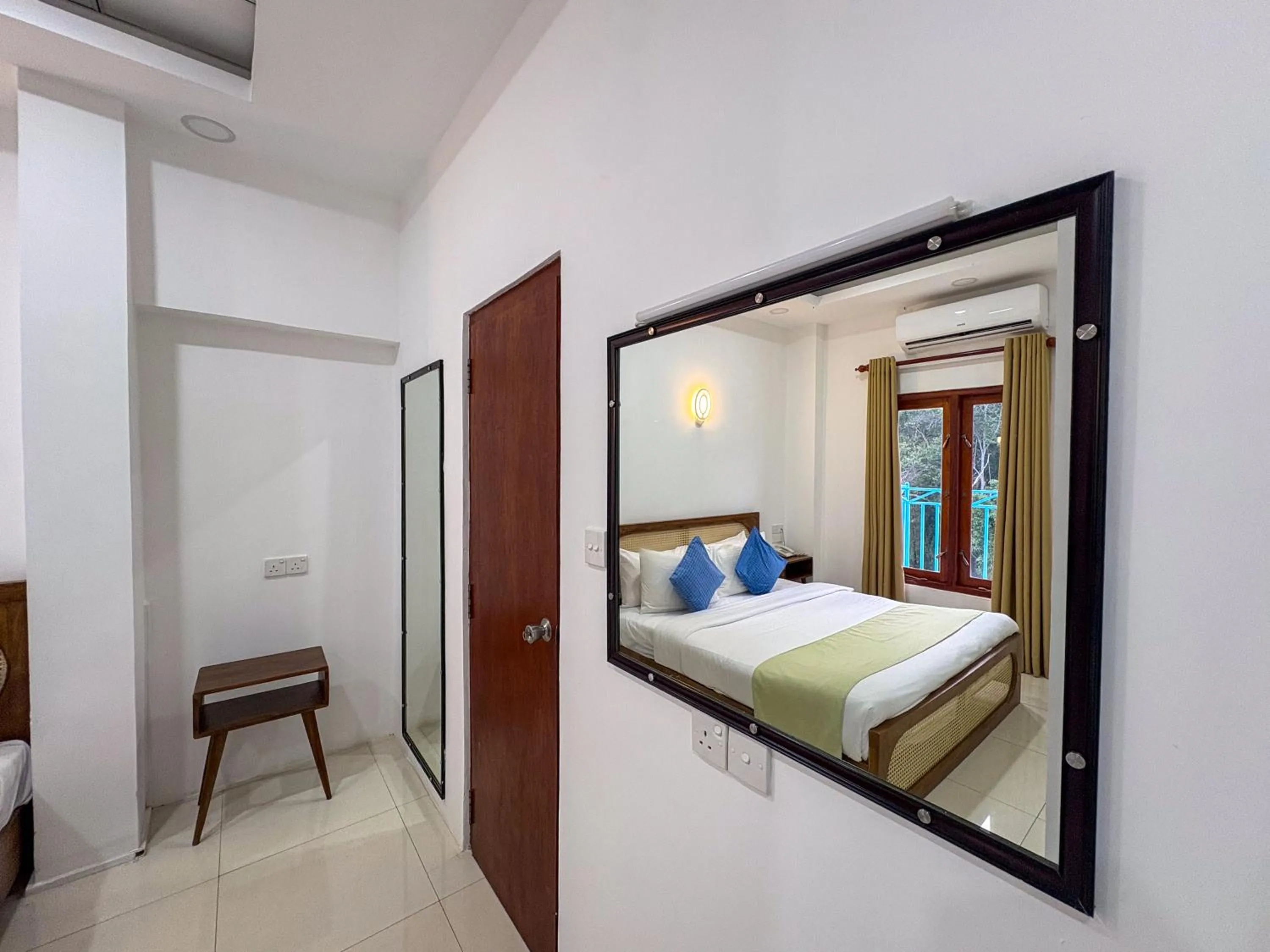 Photo of the whole room, Bed in Moi Ella by DBI