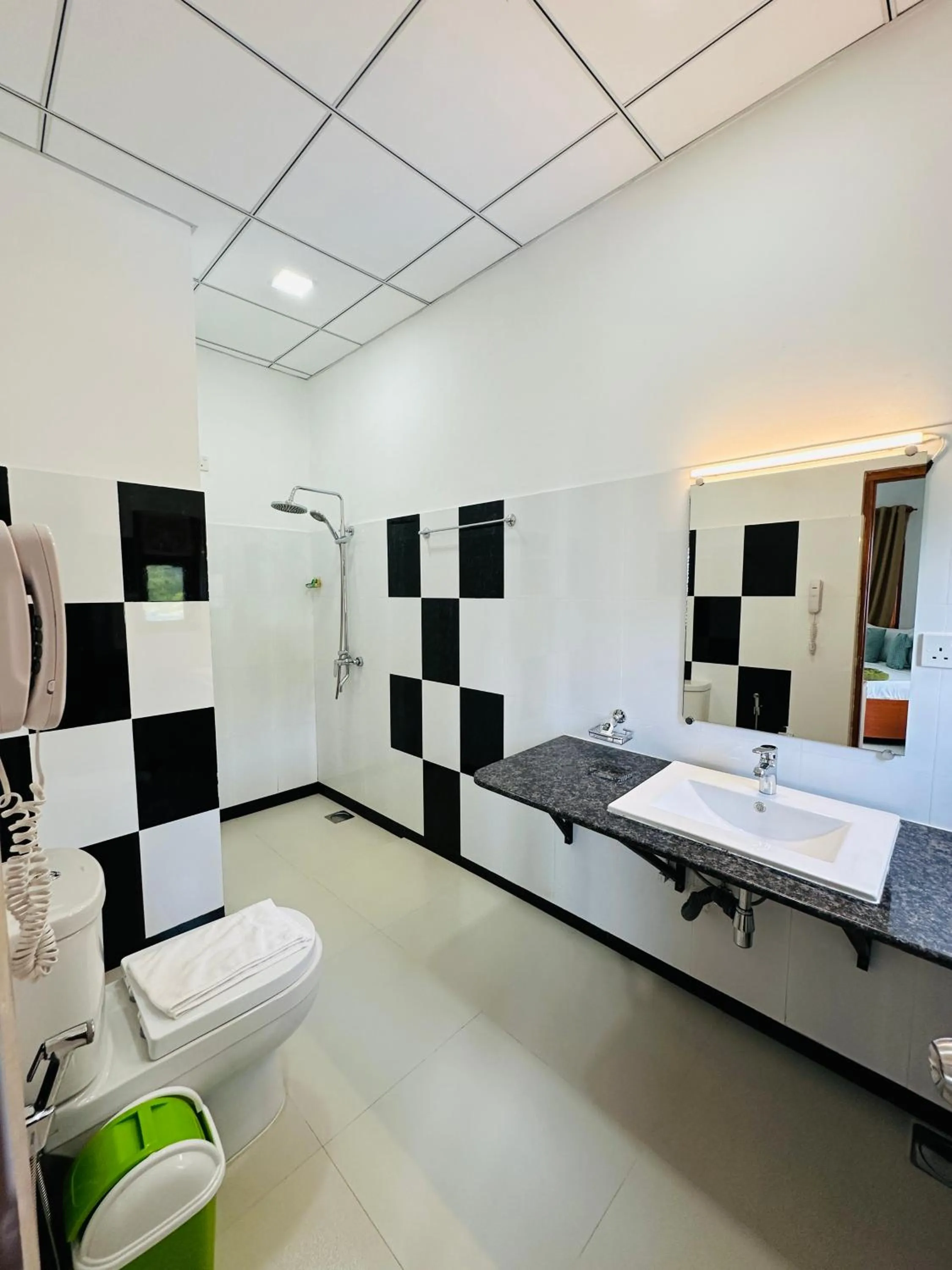 Shower in Moi Ella by DBI