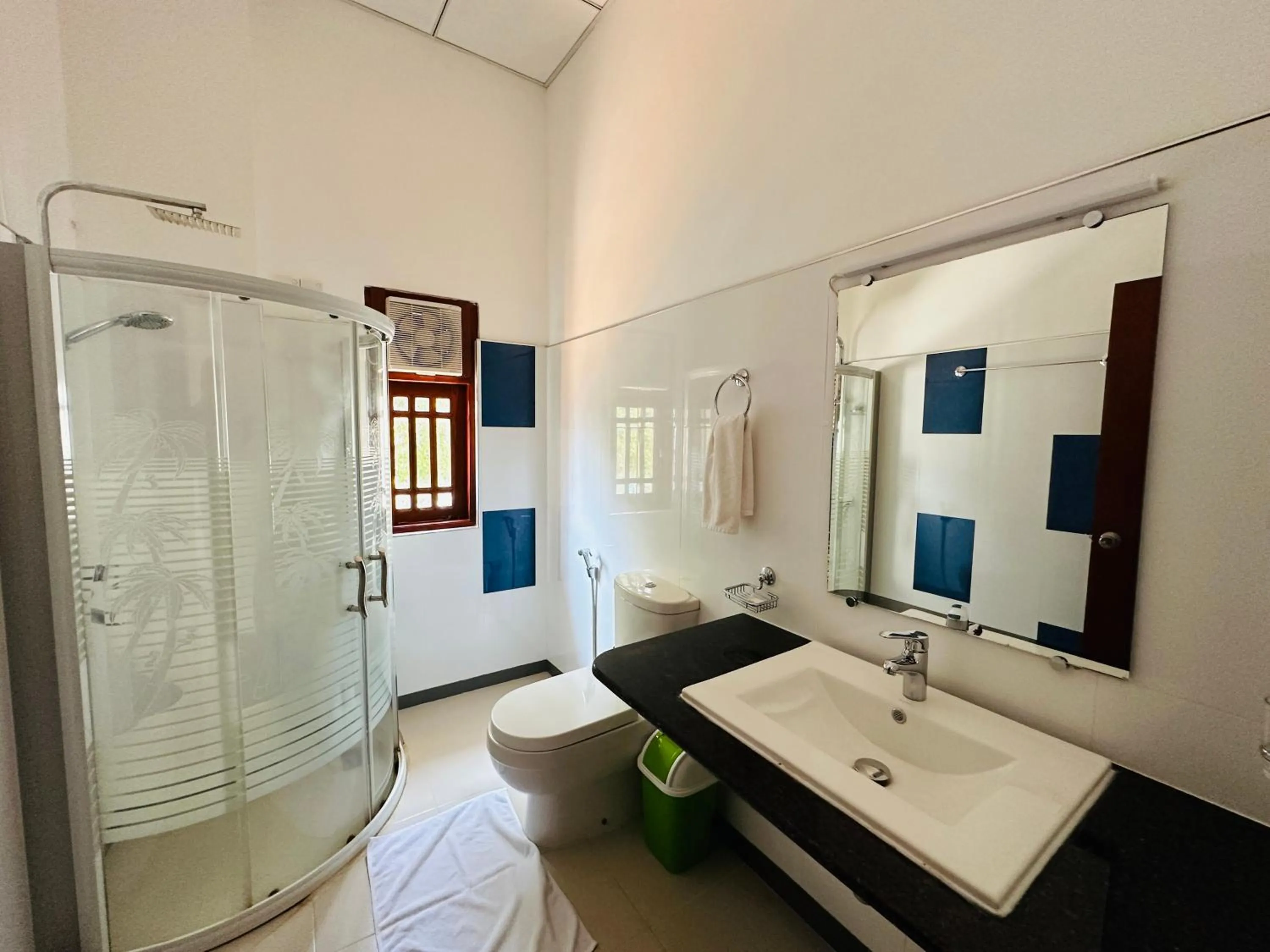 Shower in Moi Ella by DBI