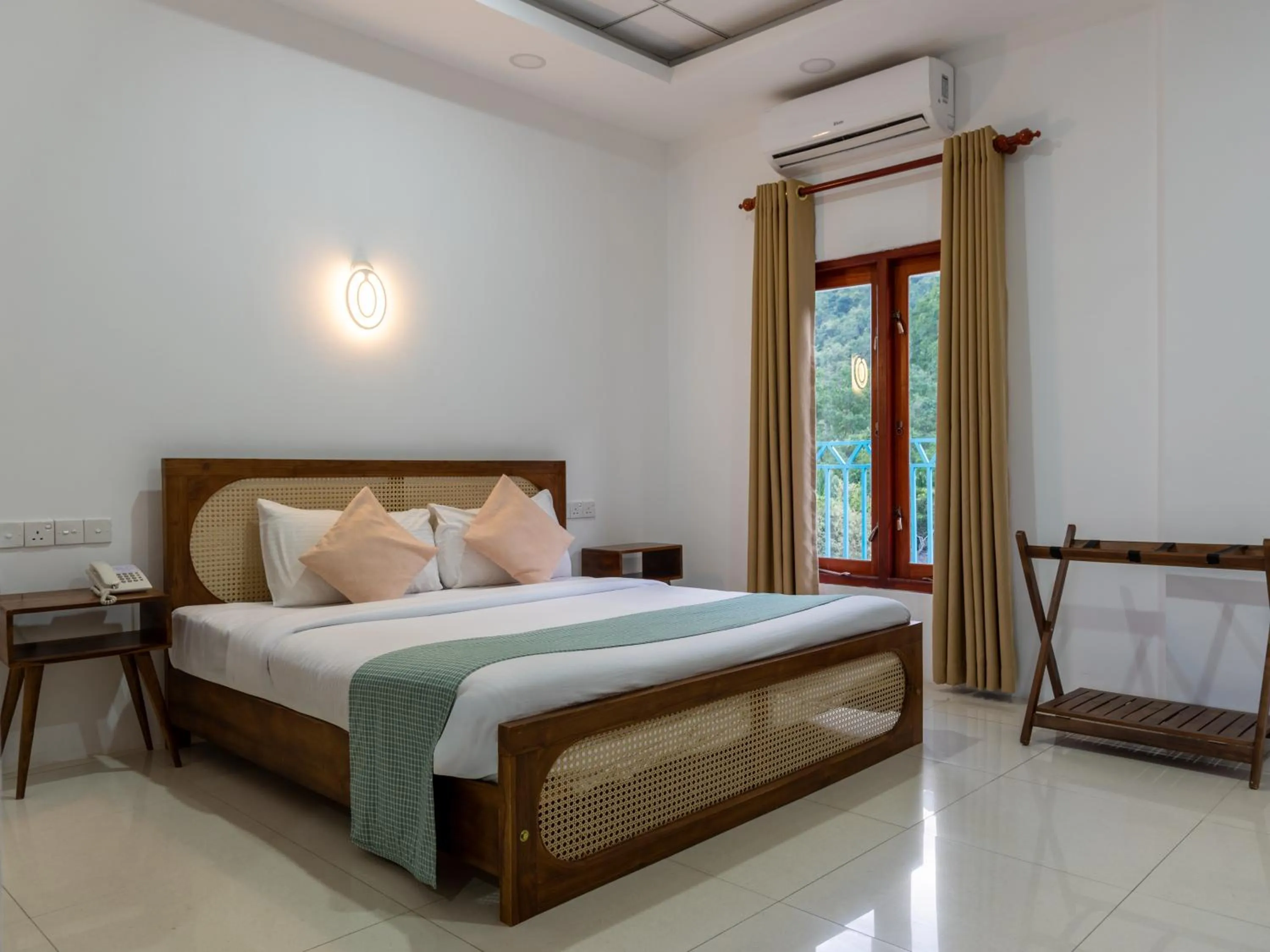 Photo of the whole room, Bed in Moi Ella by DBI