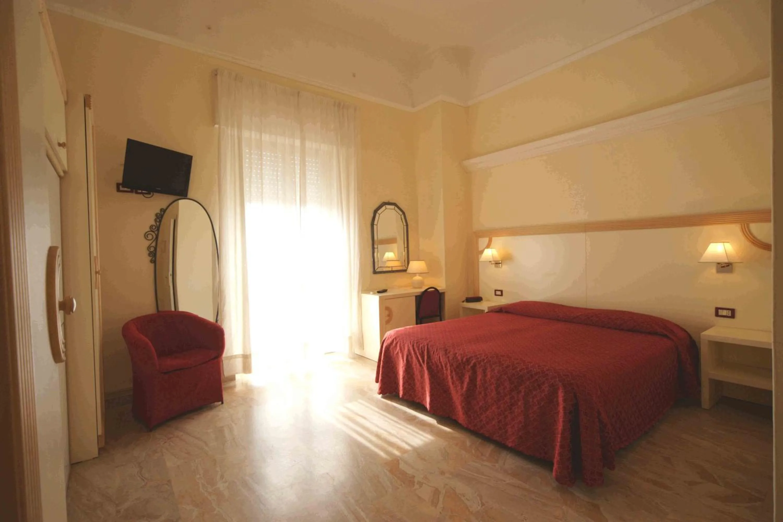 TV and multimedia, Bed in Hotel Liberty