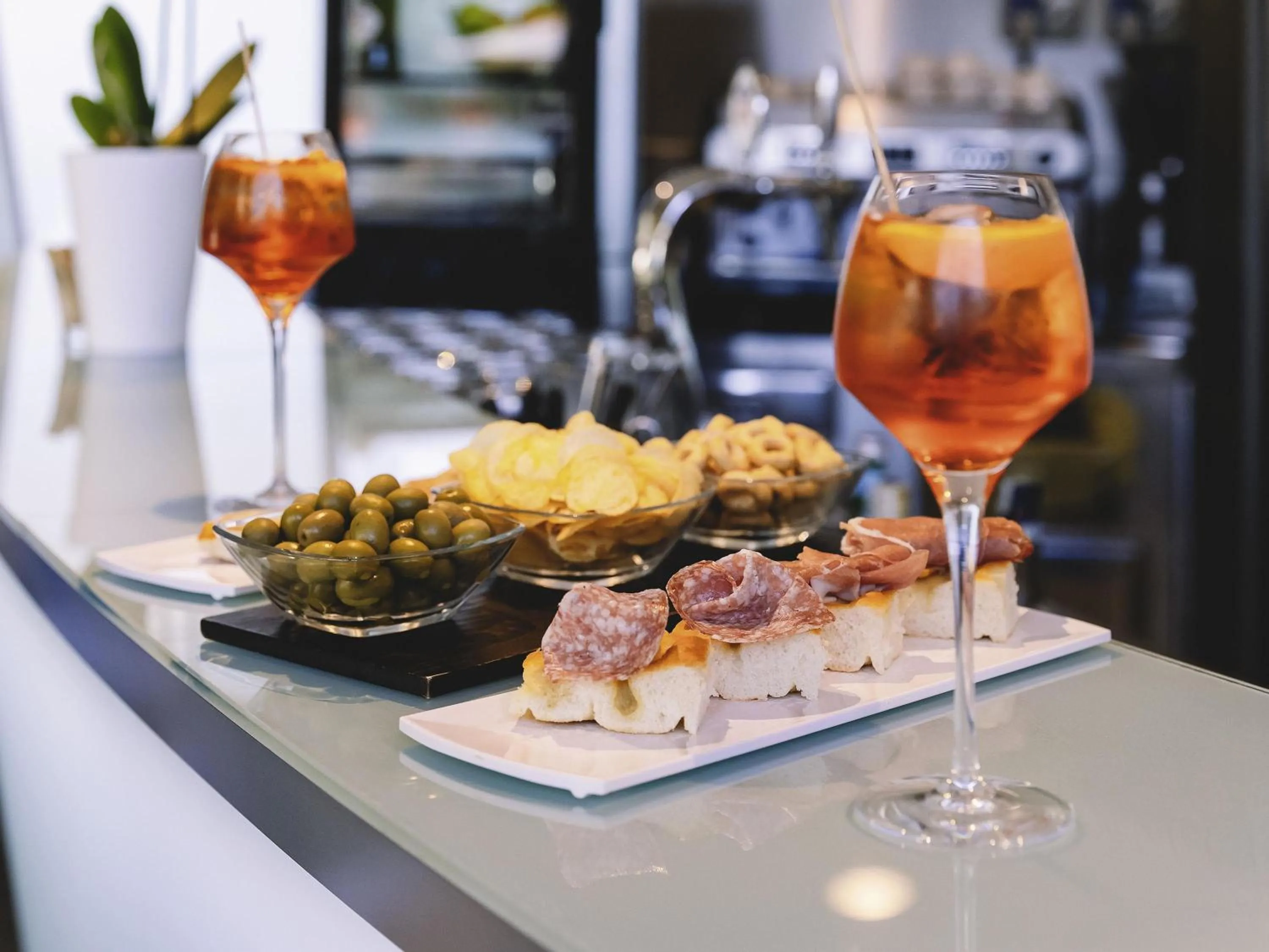 Lounge or bar in Novotel Venezia Mestre Castellana