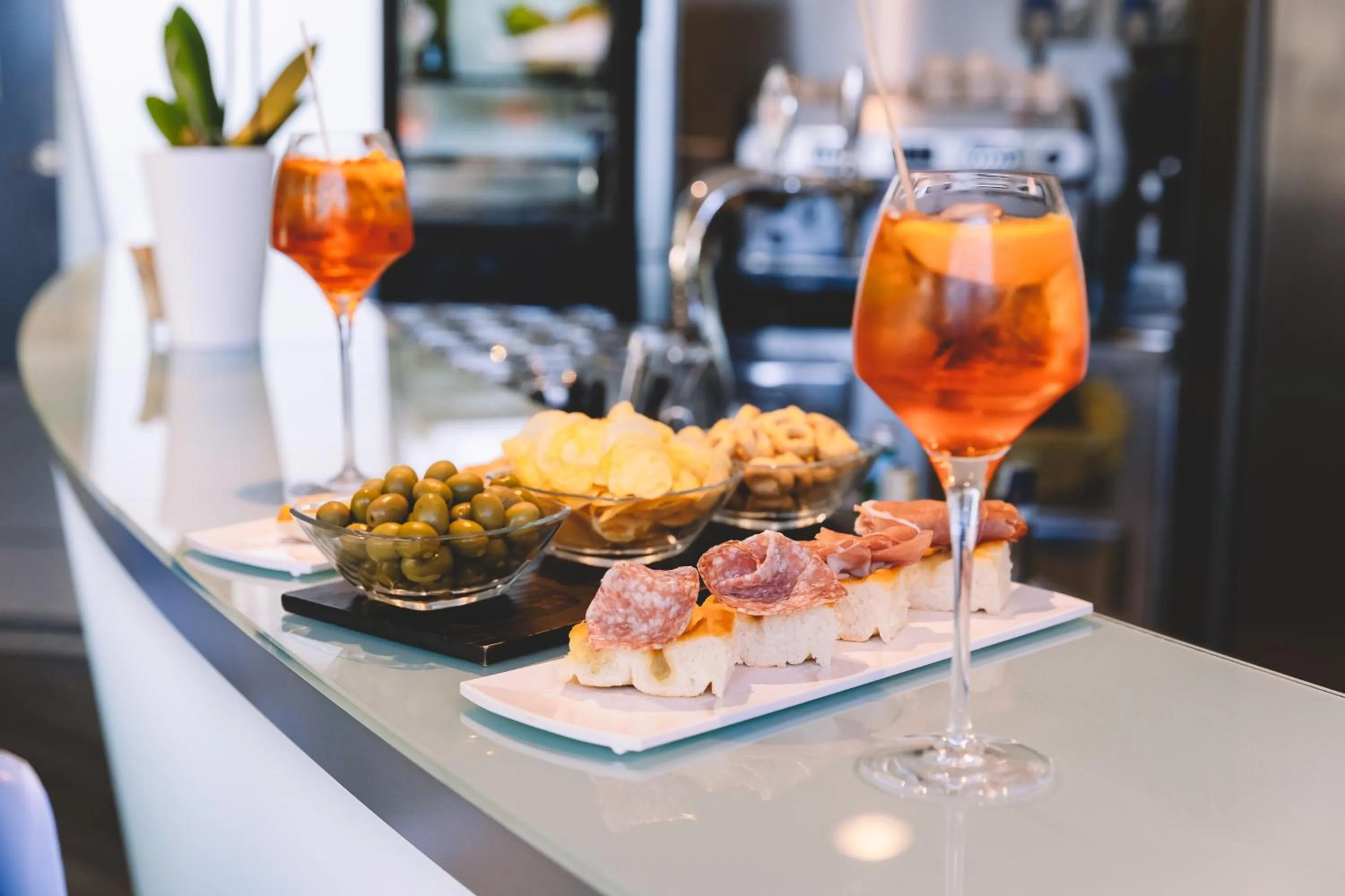 Lounge or bar in Novotel Venezia Mestre Castellana