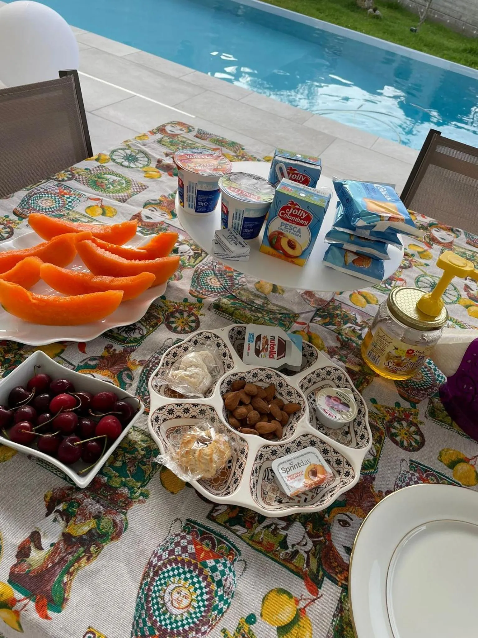 Swimming pool in B&B Melissa