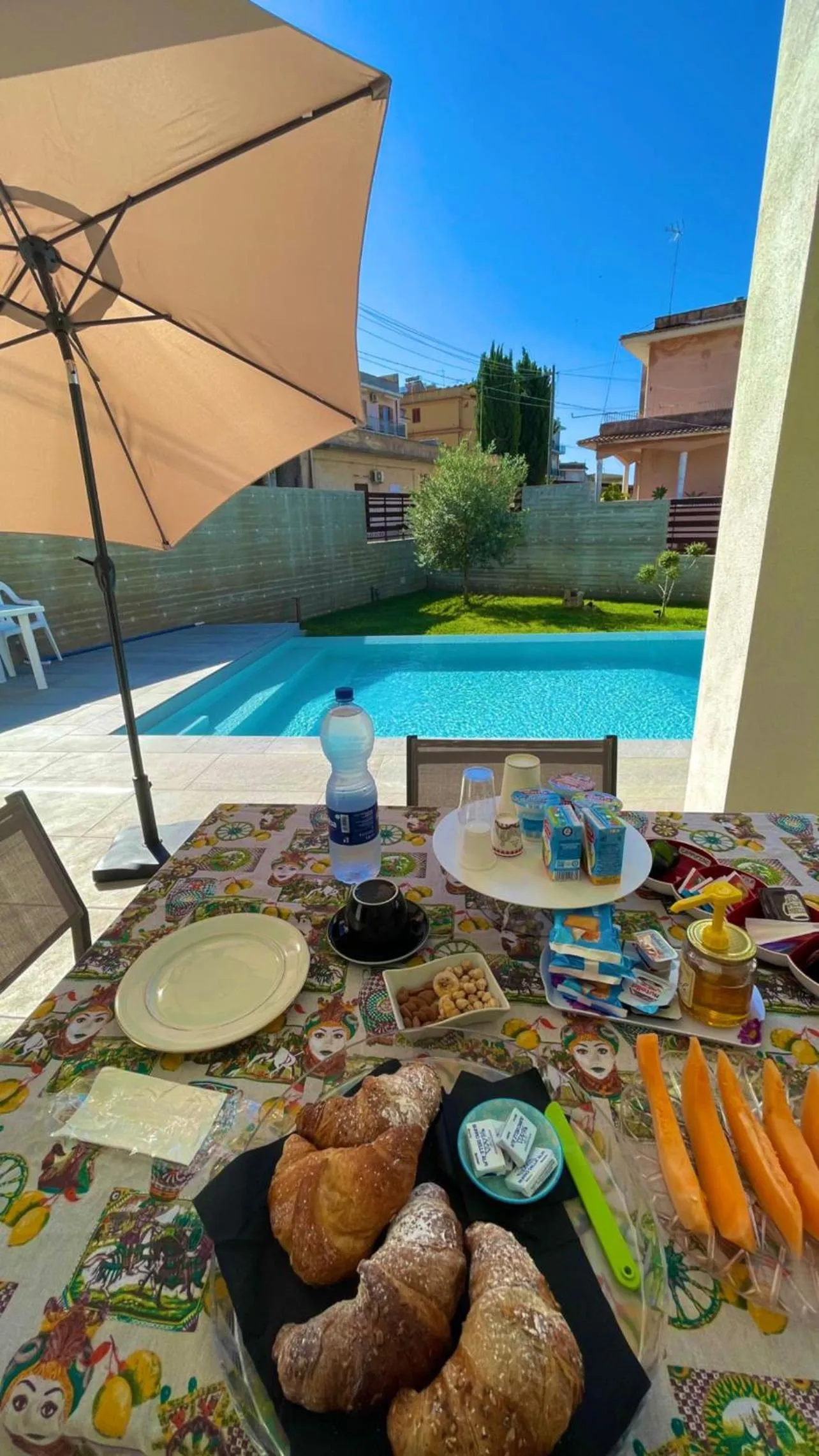 Pool view in B&B Melissa