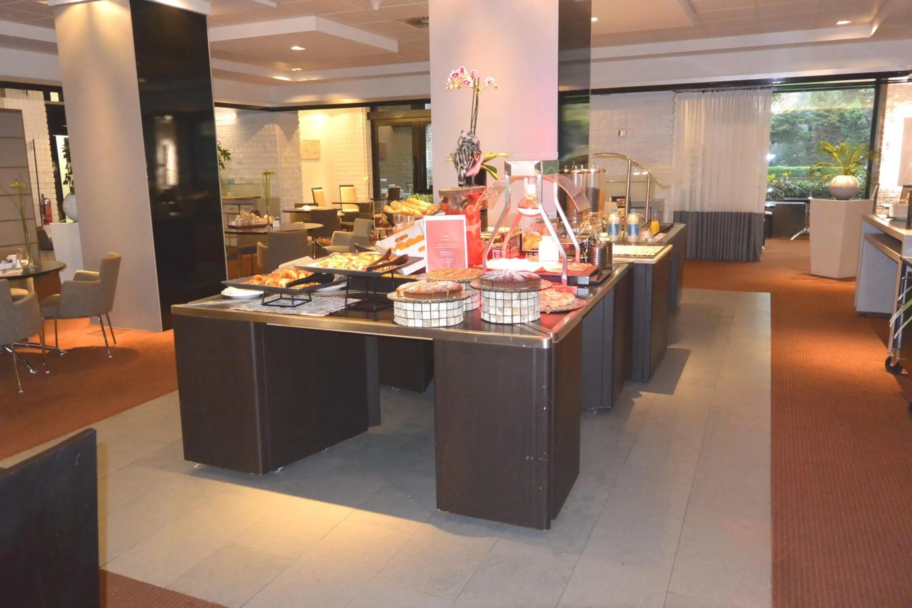 Restaurant/places to eat in Novotel Milano Nord Ca' Granda