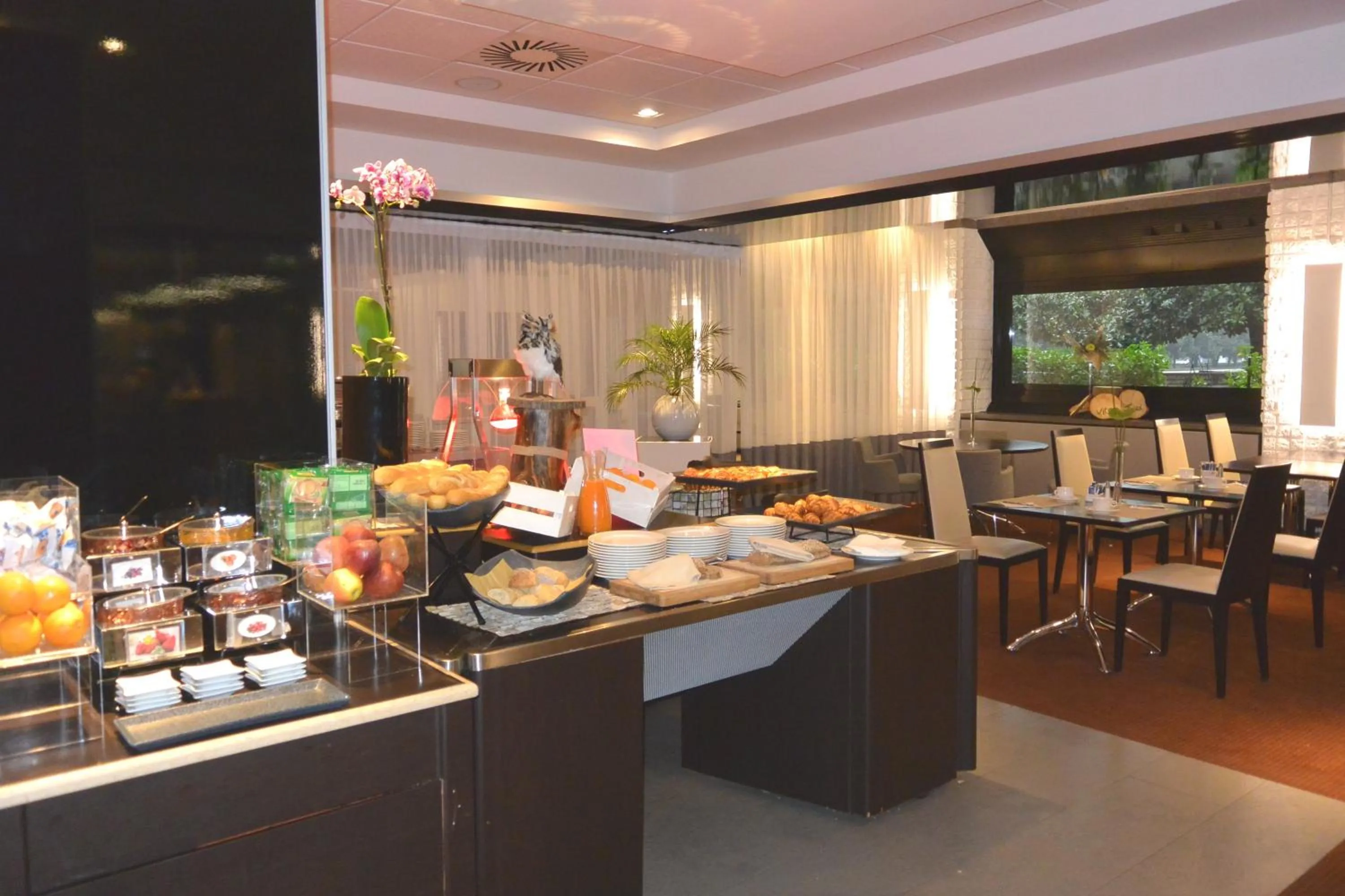 Restaurant/places to eat in Novotel Milano Nord Ca' Granda