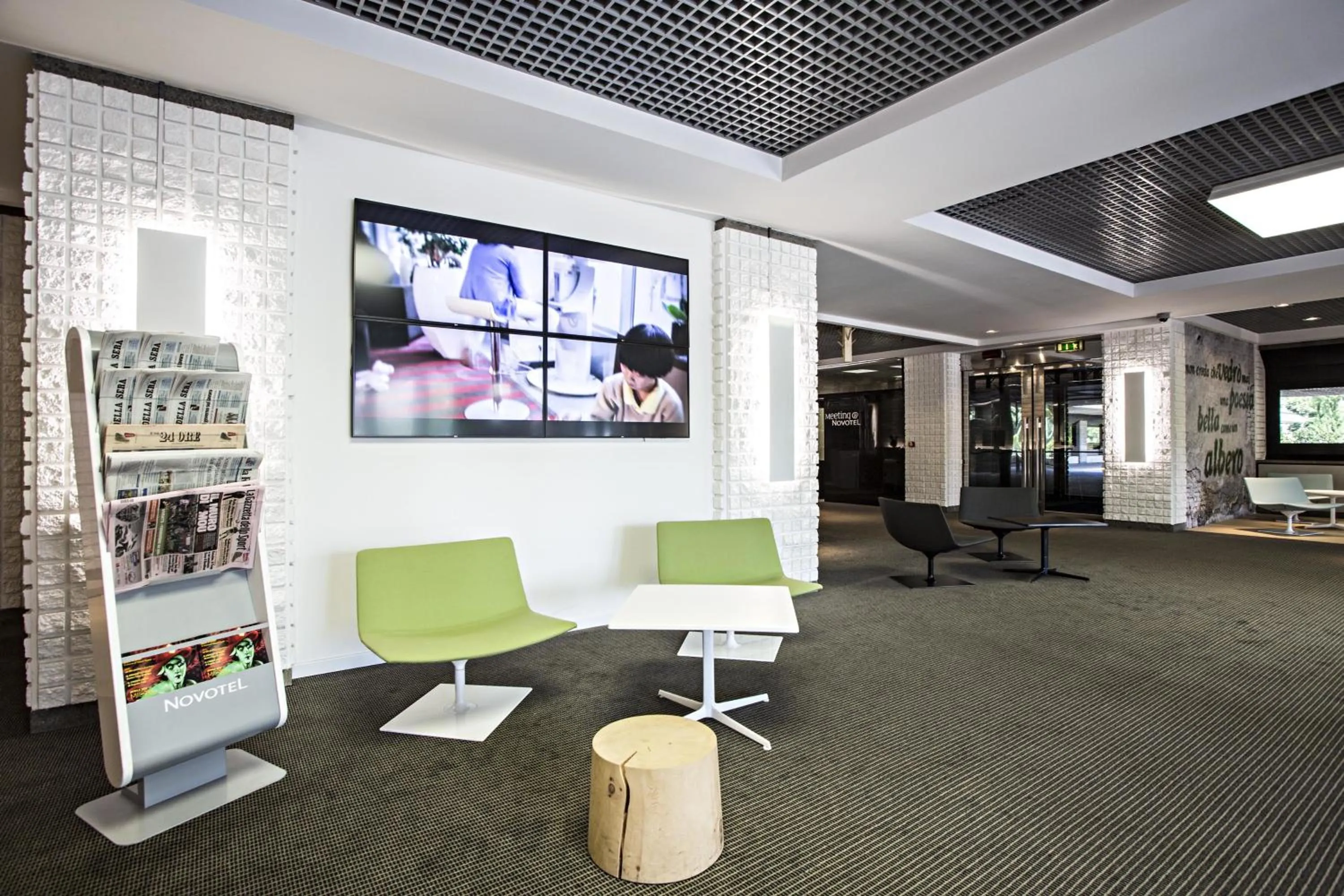 Lobby or reception in Novotel Milano Nord Ca' Granda