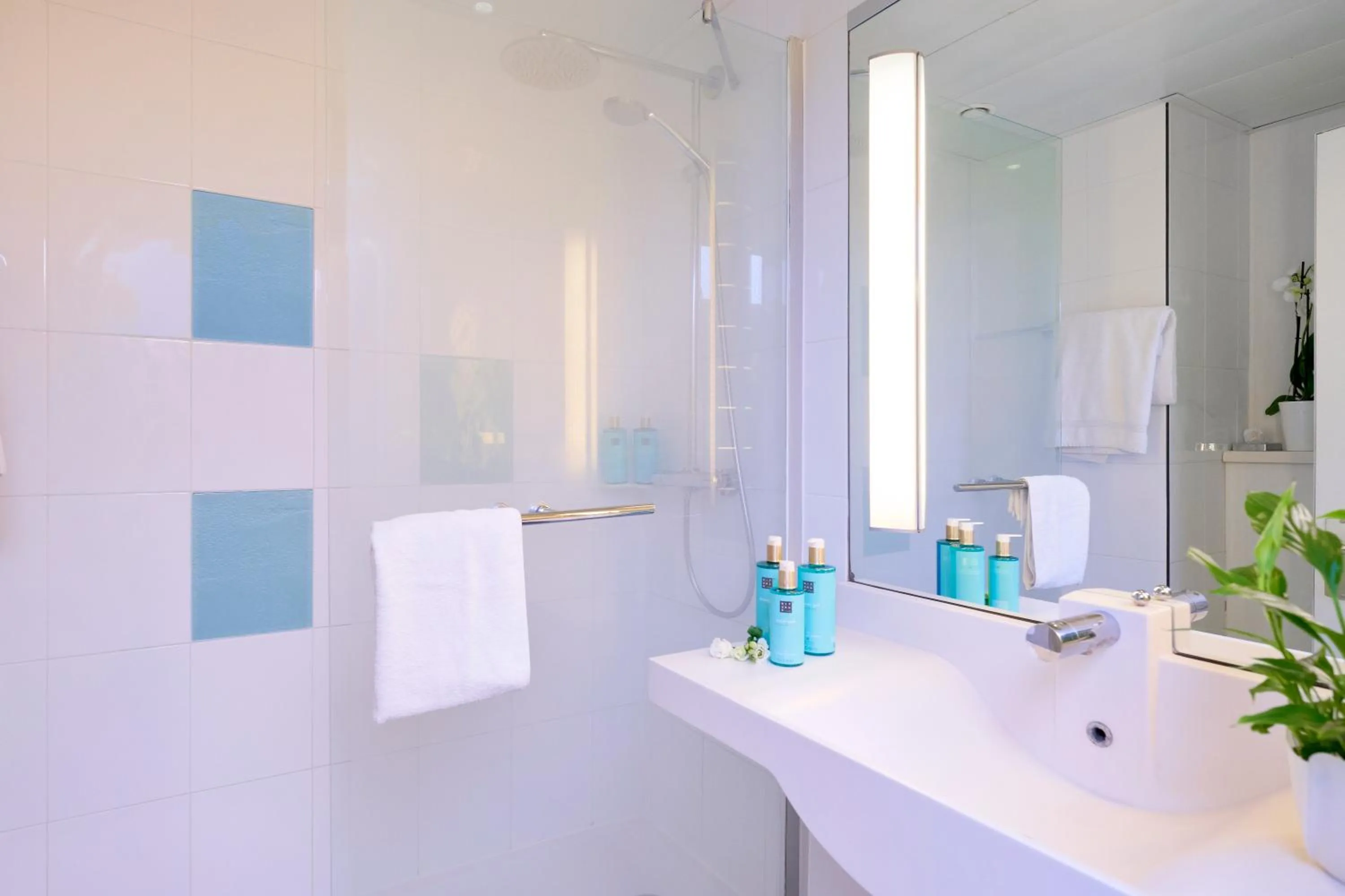 Shower in Novotel Milano Nord Ca' Granda