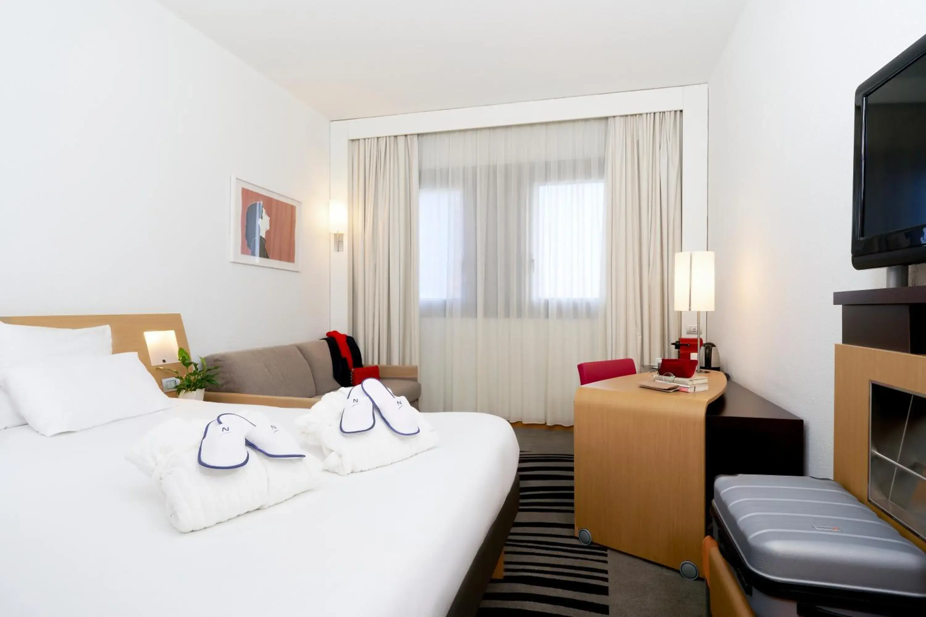 Executive Double Room with Sofa Bed in Novotel Milano Nord Ca' Granda Executive Double Room with Sofa Bed in Novotel Milano Nord Ca' Granda