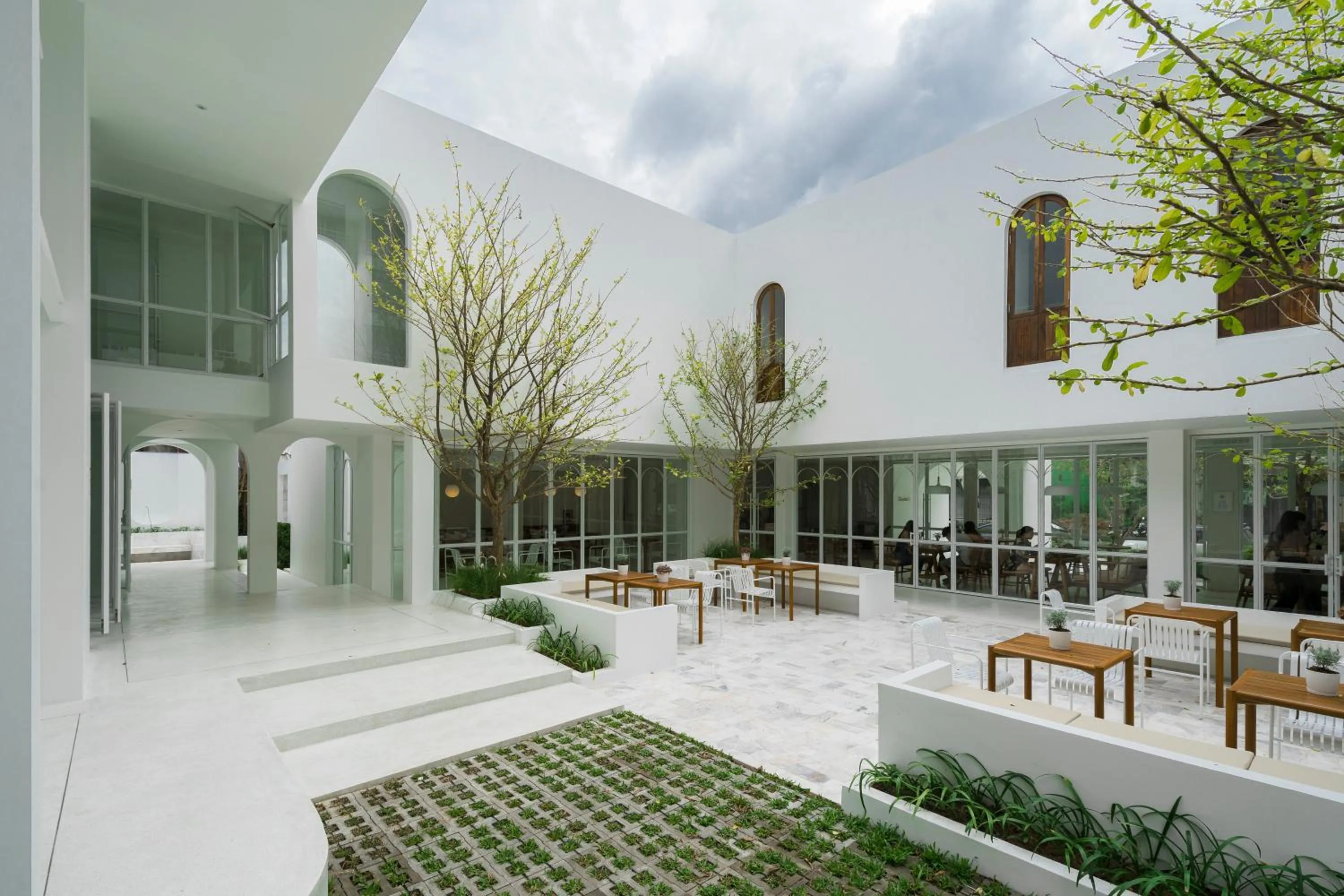 Inner courtyard view in Casa 33 Hatyai