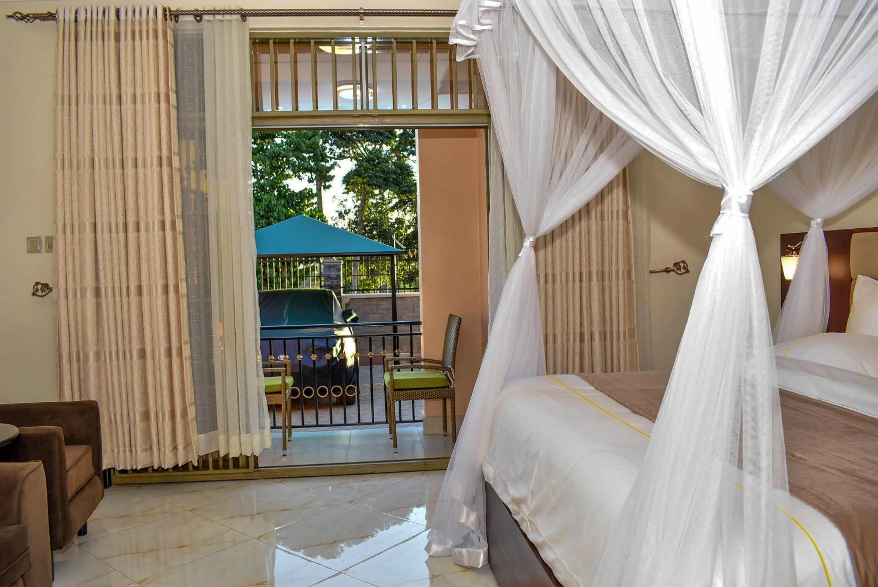 Bedroom, Bed in Studio - Sleeps 2 - Free Airport Pickup