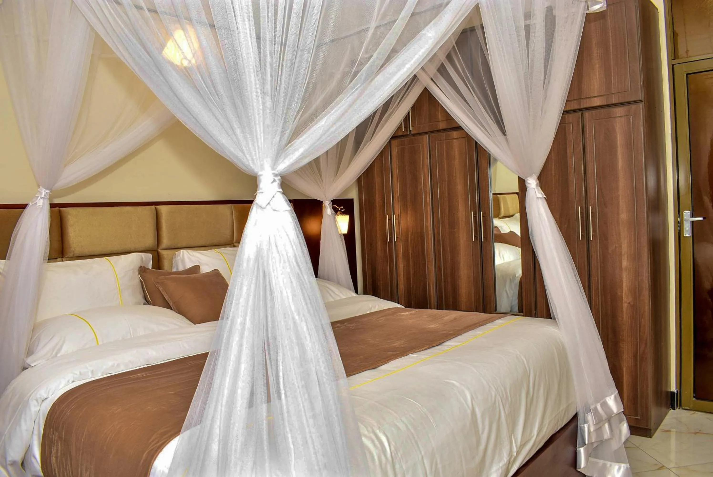 Photo of the whole room, Bed in Studio - Sleeps 2 - Free Airport Pickup