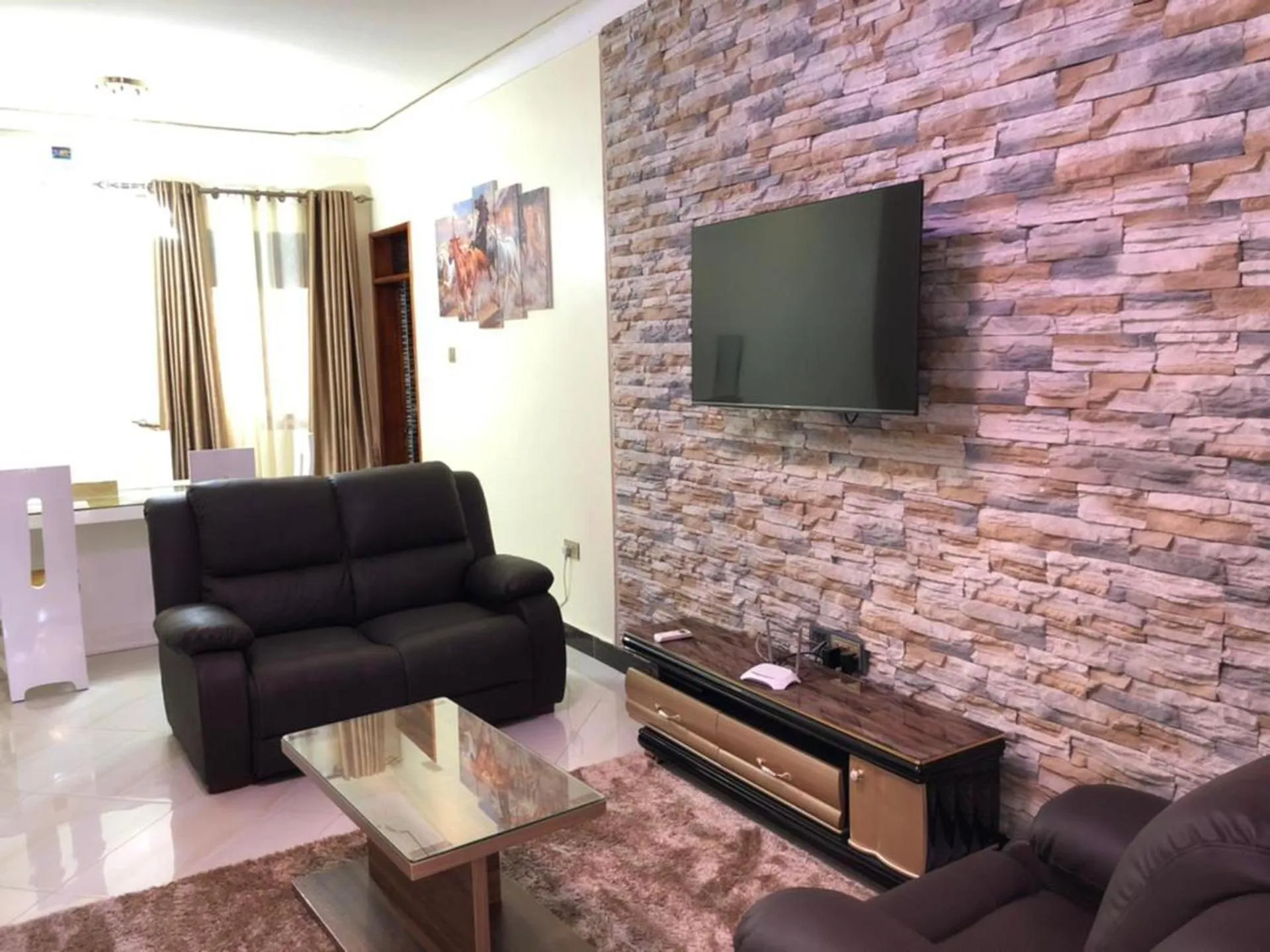 2 Bed - Sleeps 4 - Parking - Free Airport Shuttle