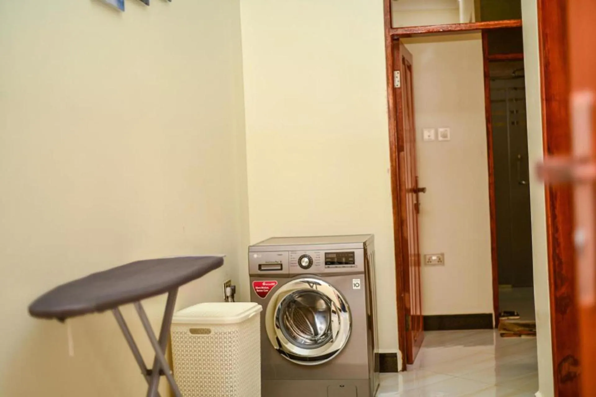 laundry in 2 Bed - Sleeps 4 - Parking - Free Airport Shuttle