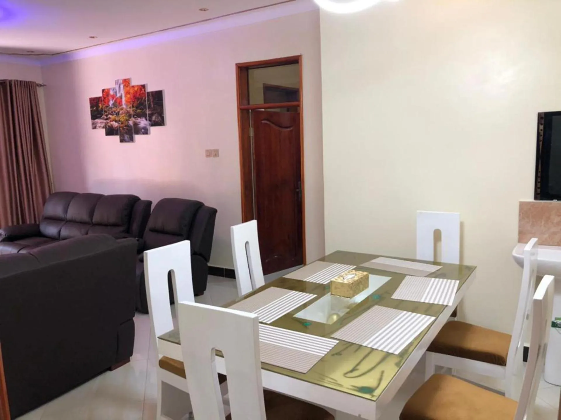 2 Bed - Sleeps 4 - Parking - Free Airport Shuttle