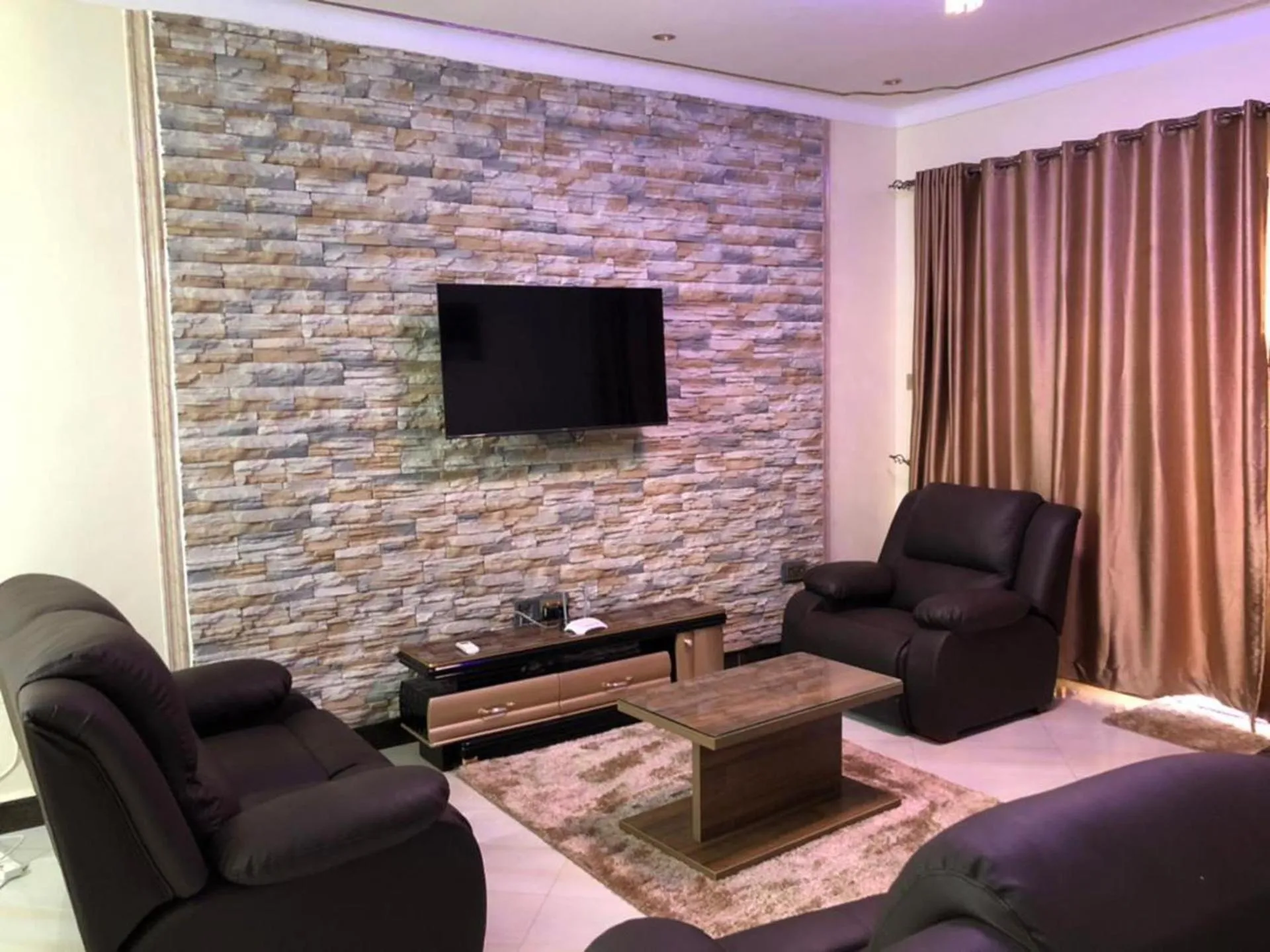 2 Bed - Sleeps 4 - Parking - Free Airport Shuttle
