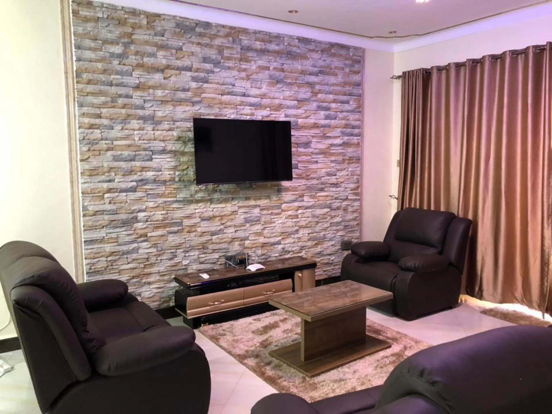 2 Bed - Sleeps 4 - Parking - Free Airport Shuttle