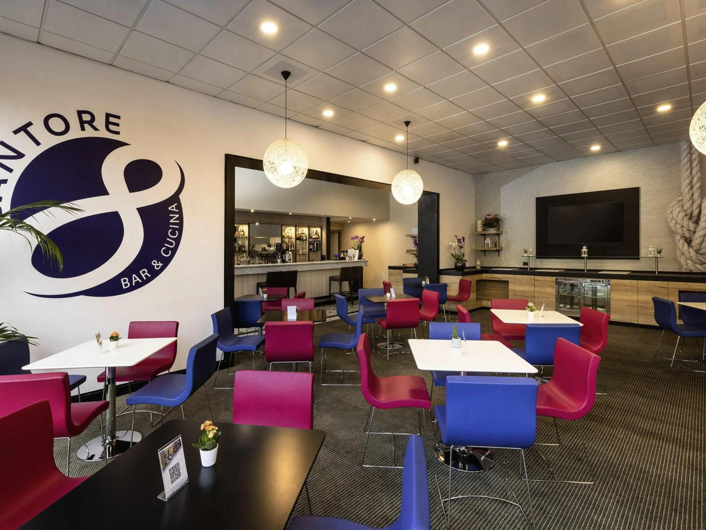 Restaurant/places to eat in Novotel Genova City