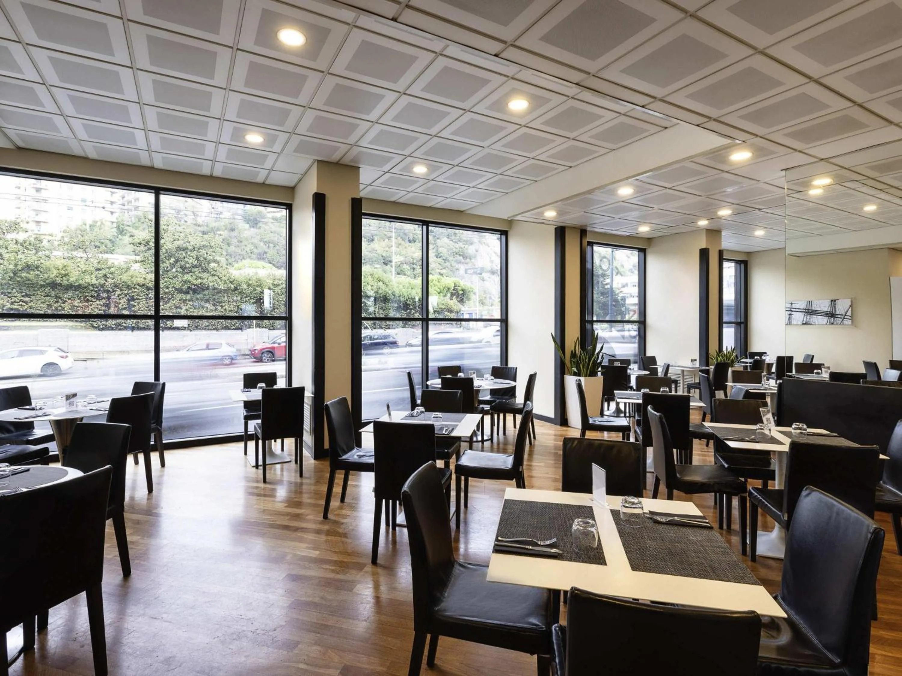 Restaurant/places to eat in Novotel Genova City