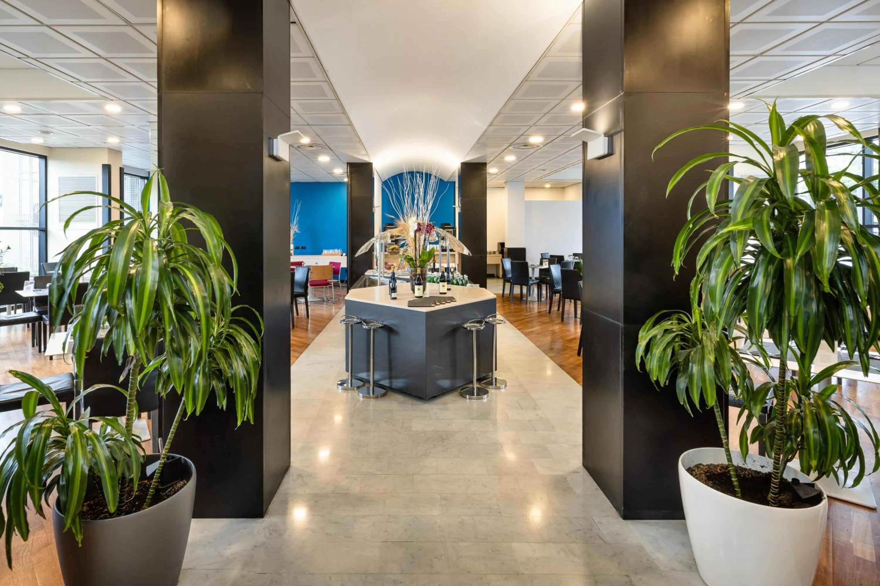 Restaurant/places to eat in Novotel Genova City