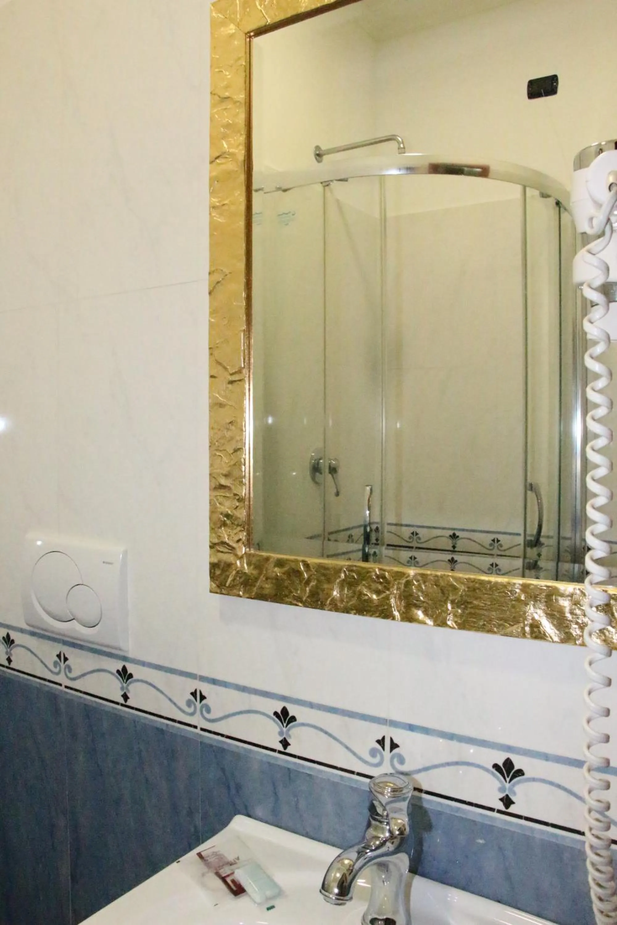 Shower in Hotel Mirage