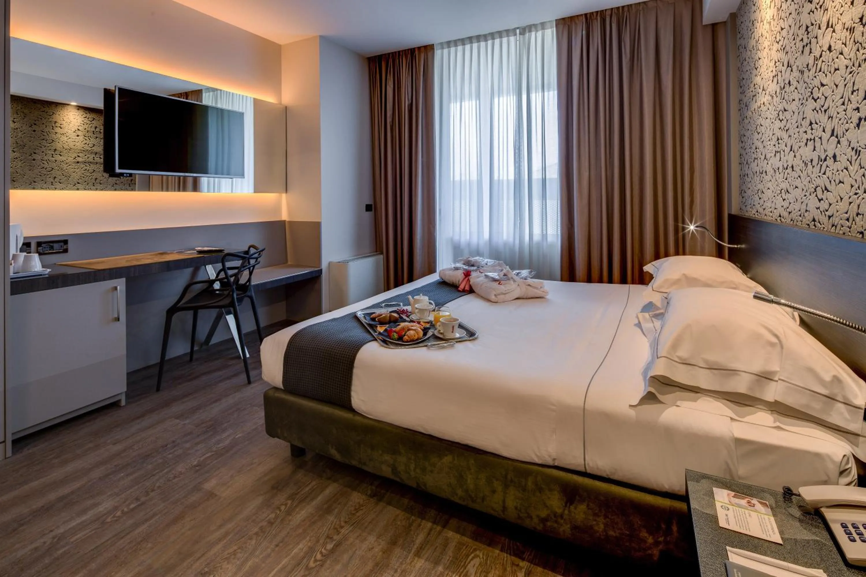 Bedroom, Bed in Best Western Plus Hotel Farnese