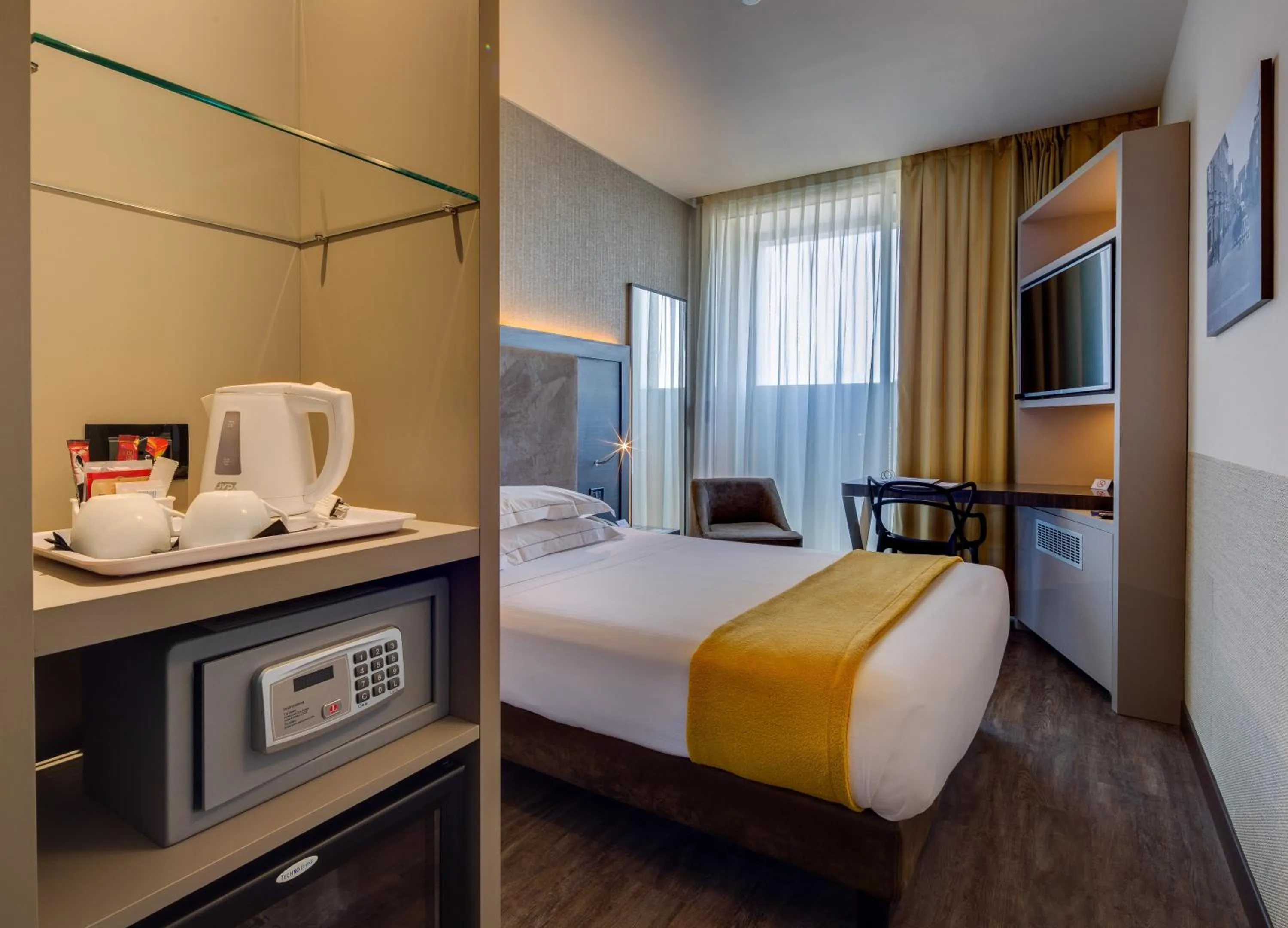 Coffee/tea facilities, Bed in Best Western Plus Hotel Farnese