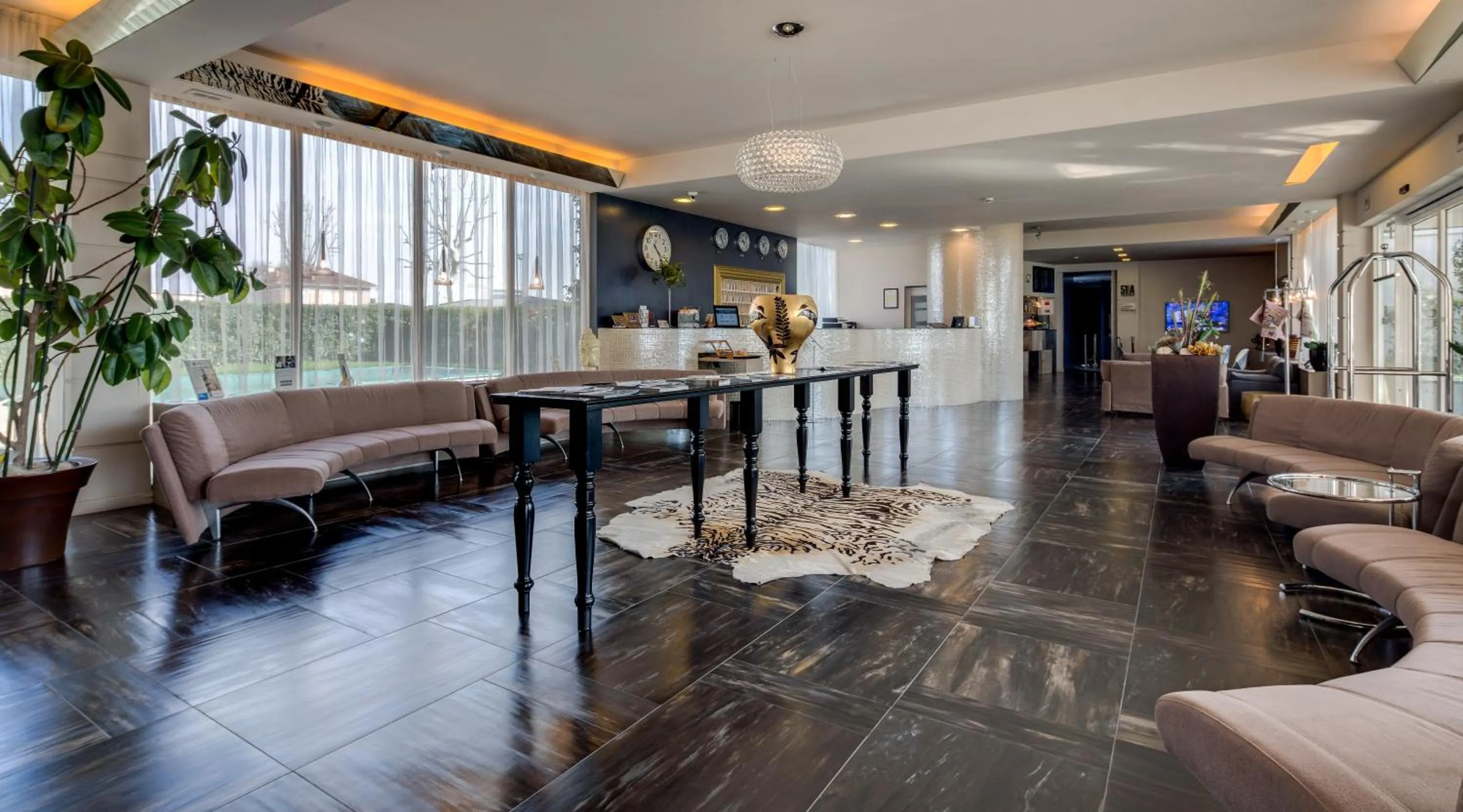 Lobby or reception in Best Western Plus Hotel Farnese