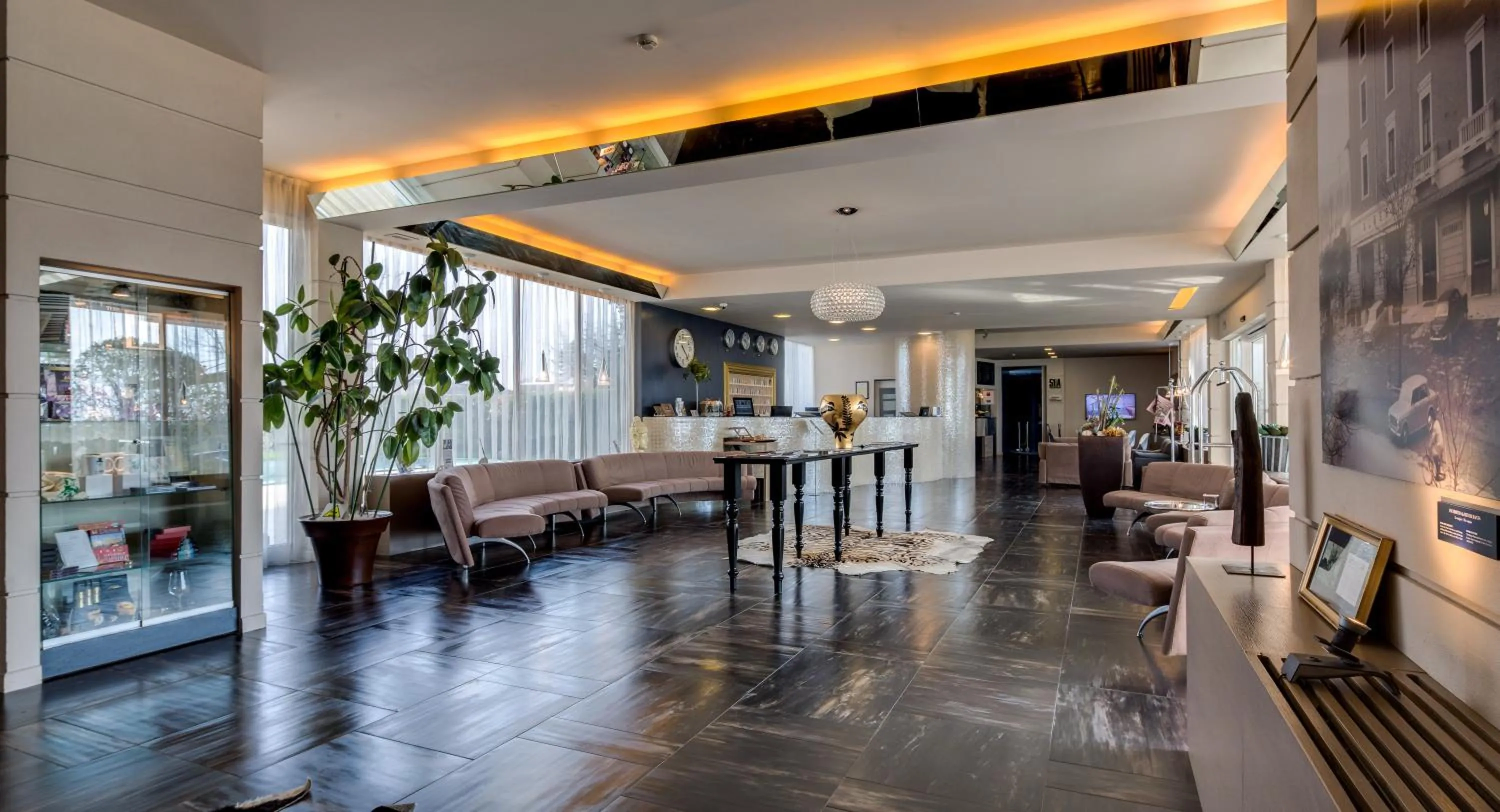Lobby or reception in Best Western Plus Hotel Farnese