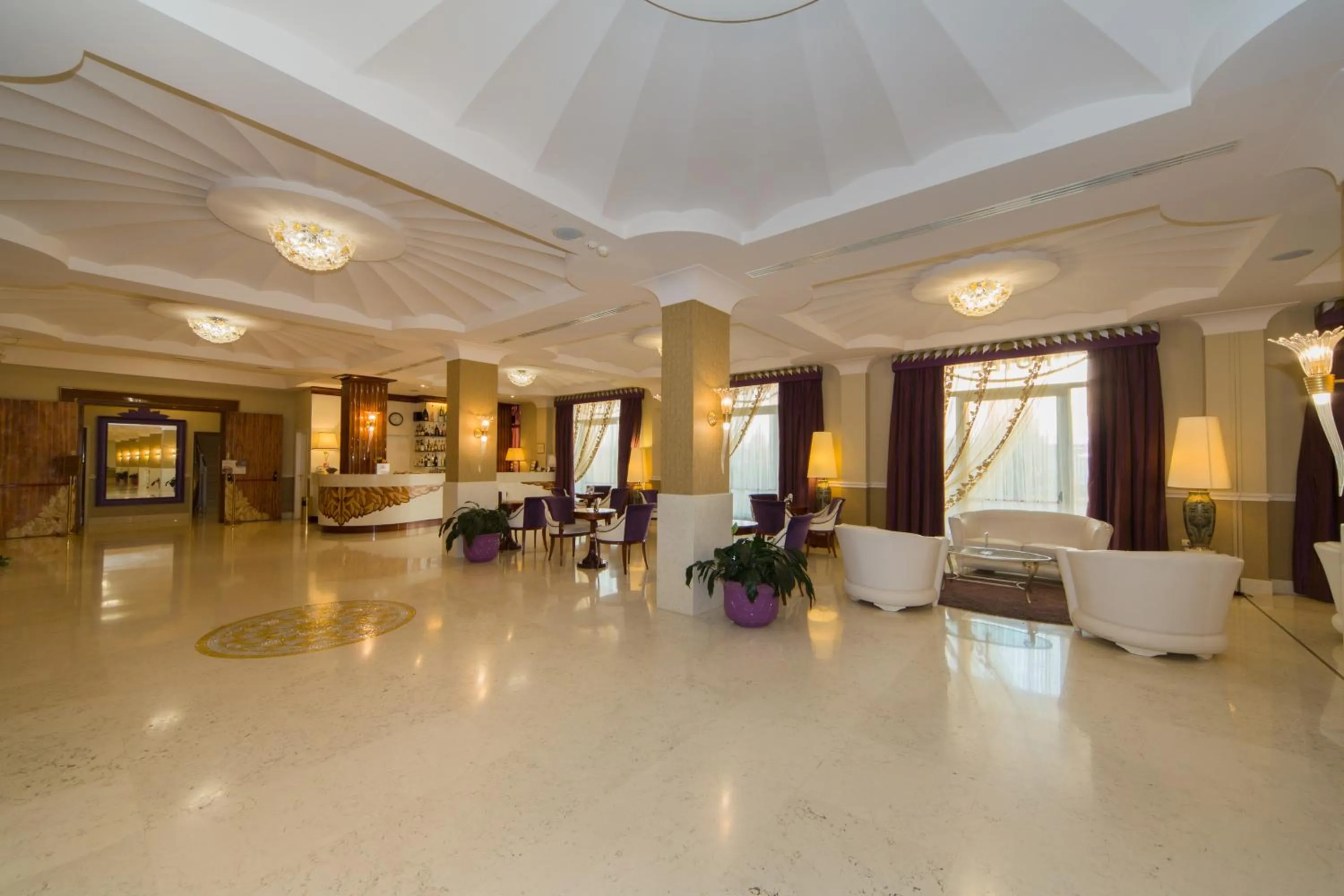 Lobby or reception in Zanhotel Centergross