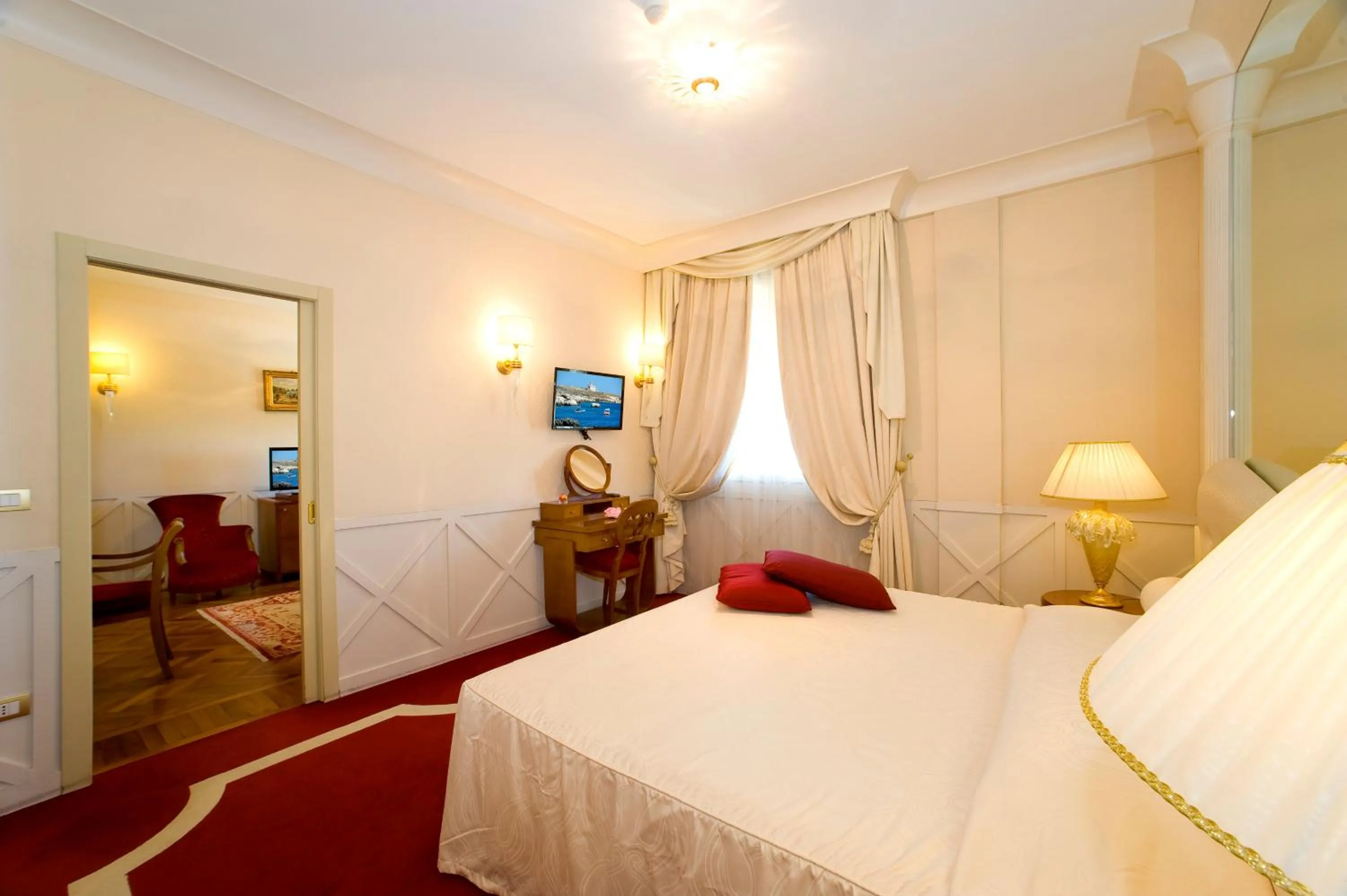 Photo of the whole room, Bed in Zanhotel Centergross