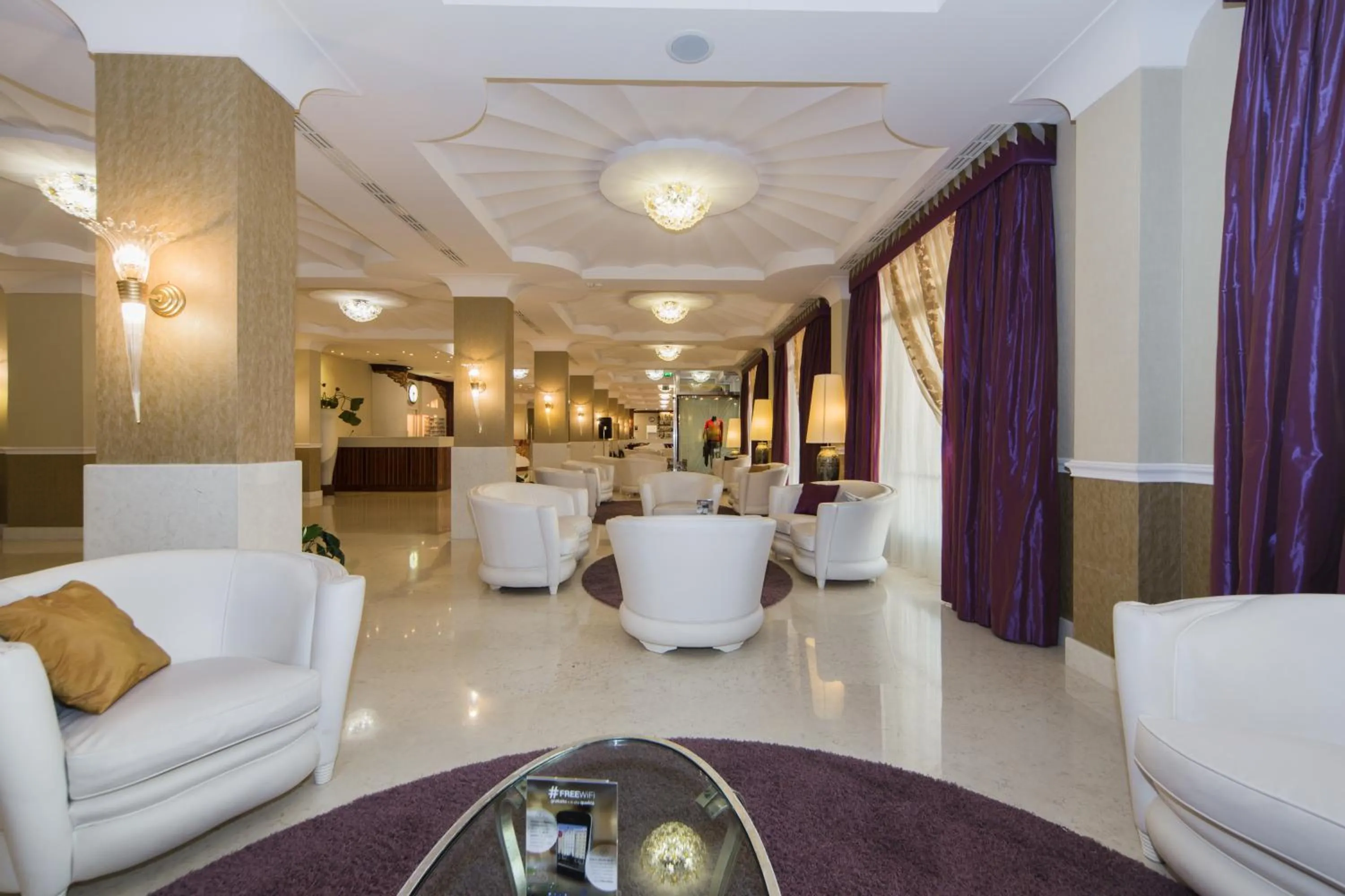 Lobby or reception in Zanhotel Centergross