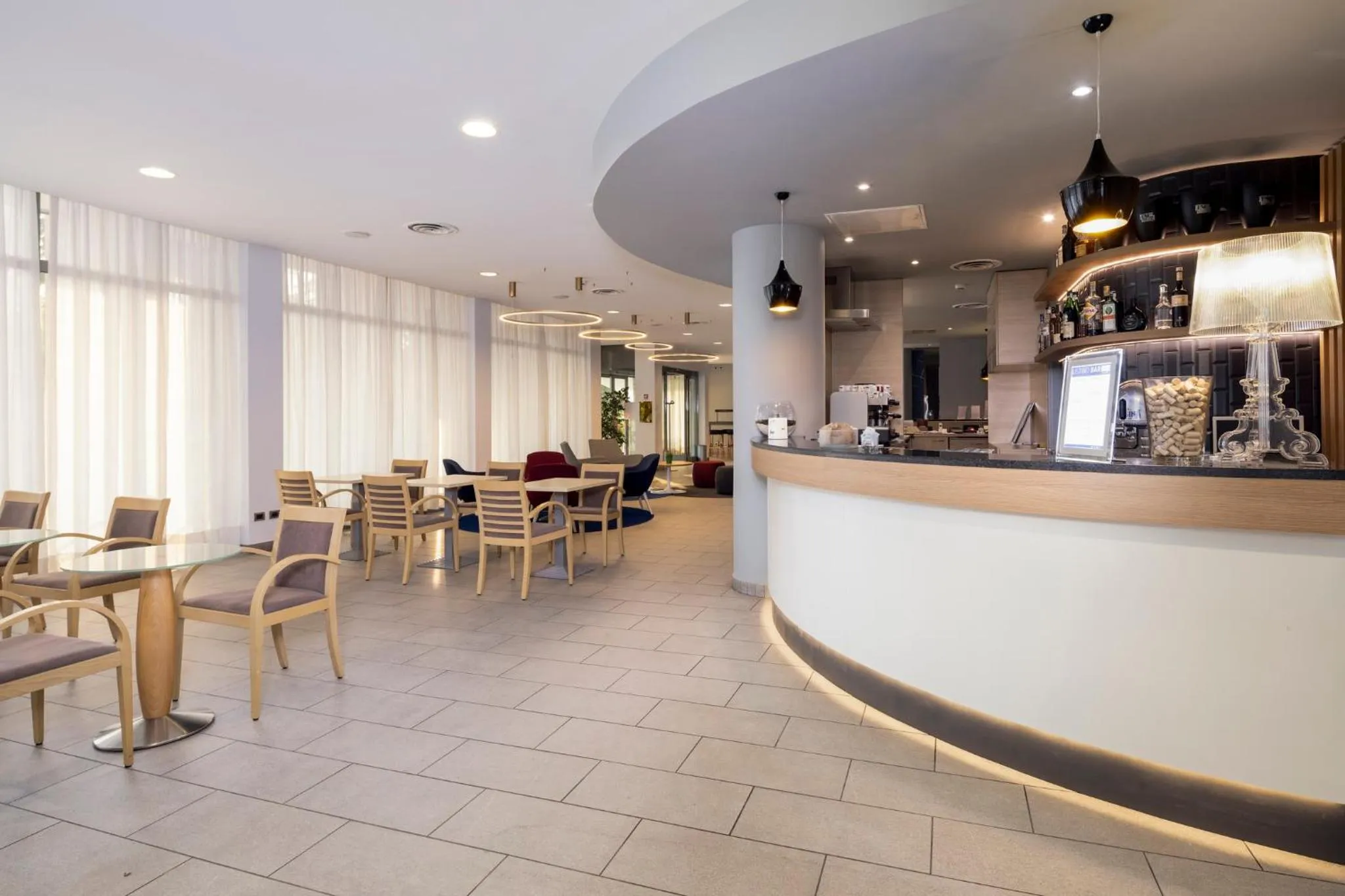 Lounge or bar in Holiday Inn Express Parma by IHG