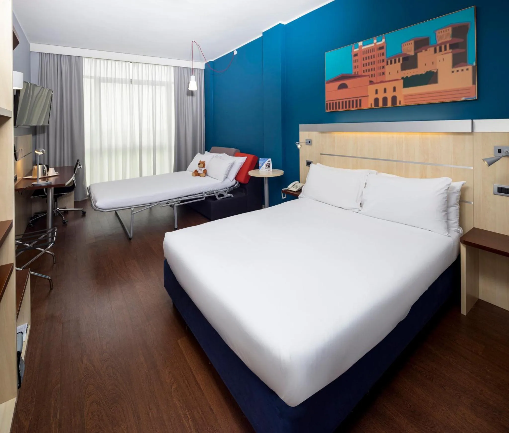 Photo of the whole room, Bed in Holiday Inn Express Parma by IHG