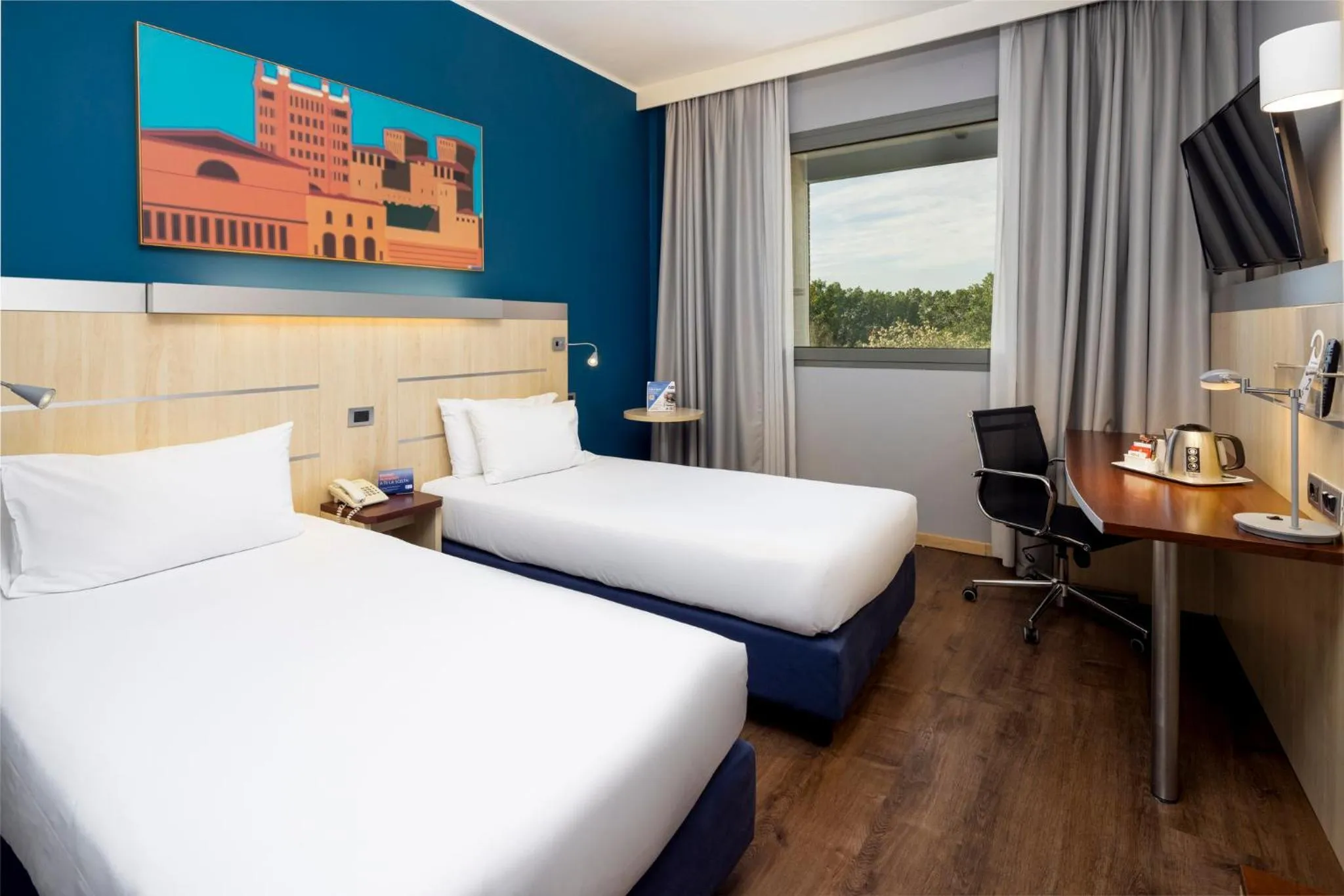 Photo of the whole room, Bed in Holiday Inn Express Parma by IHG