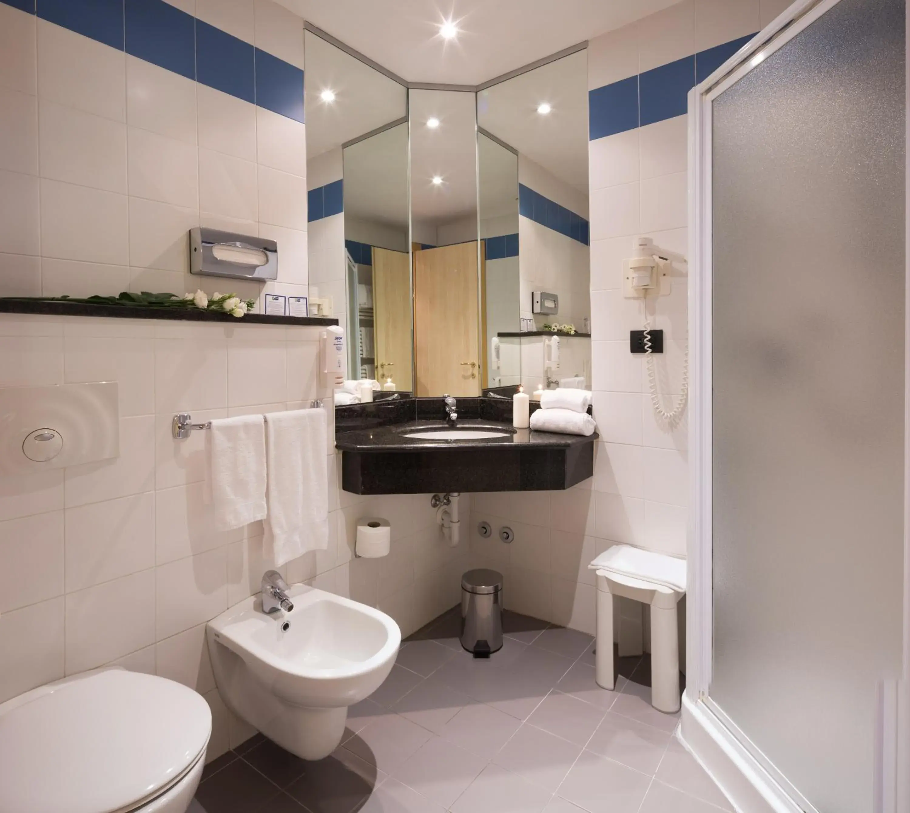 Double Room with Sofa Bed - Non-Smoking in Holiday Inn Express Parma by IHG Double Room with Sofa Bed - Non-Smoking in Holiday Inn Express Parma by IHG