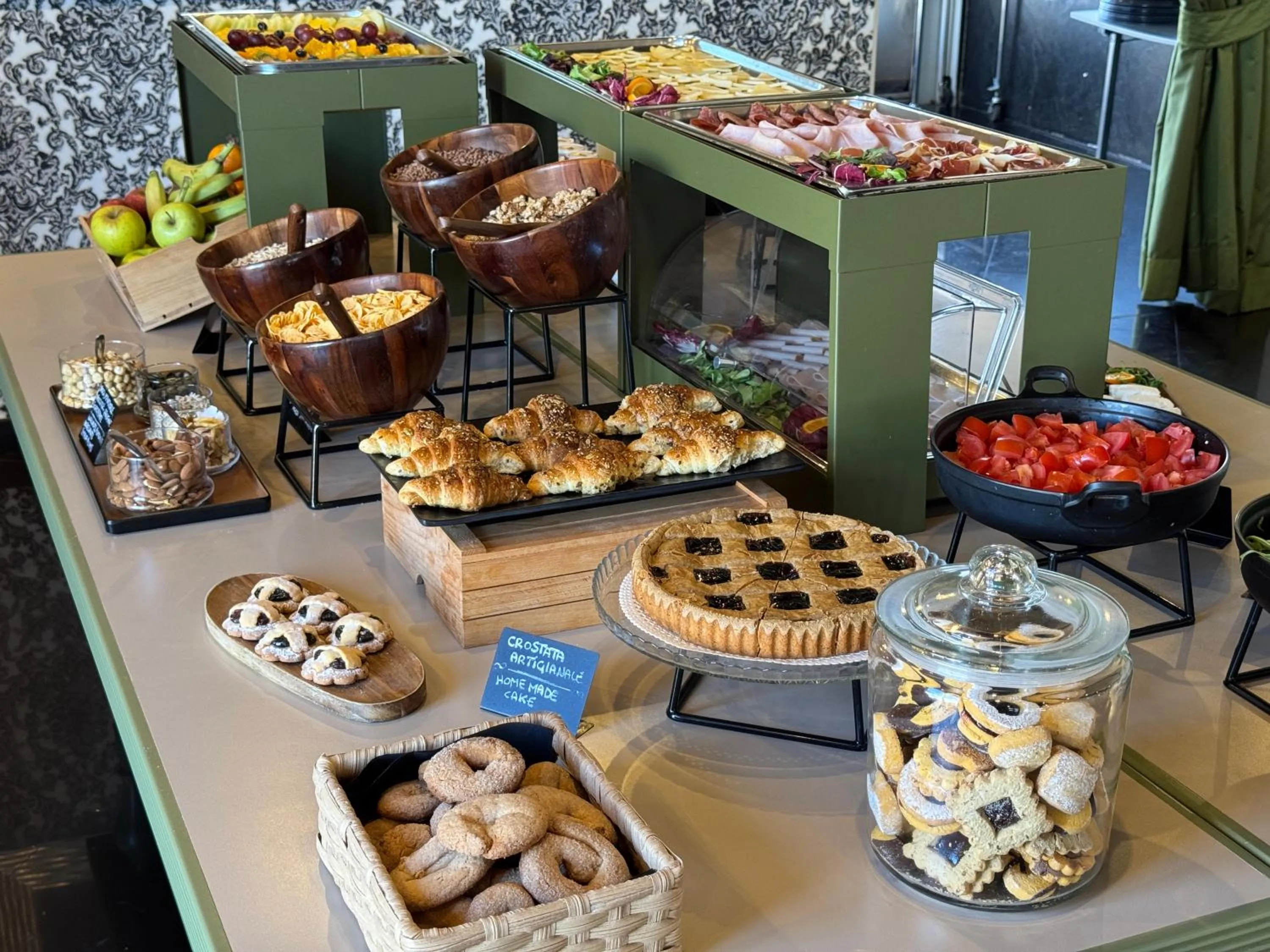 Food and drinks in La Griffe Hotel Roma