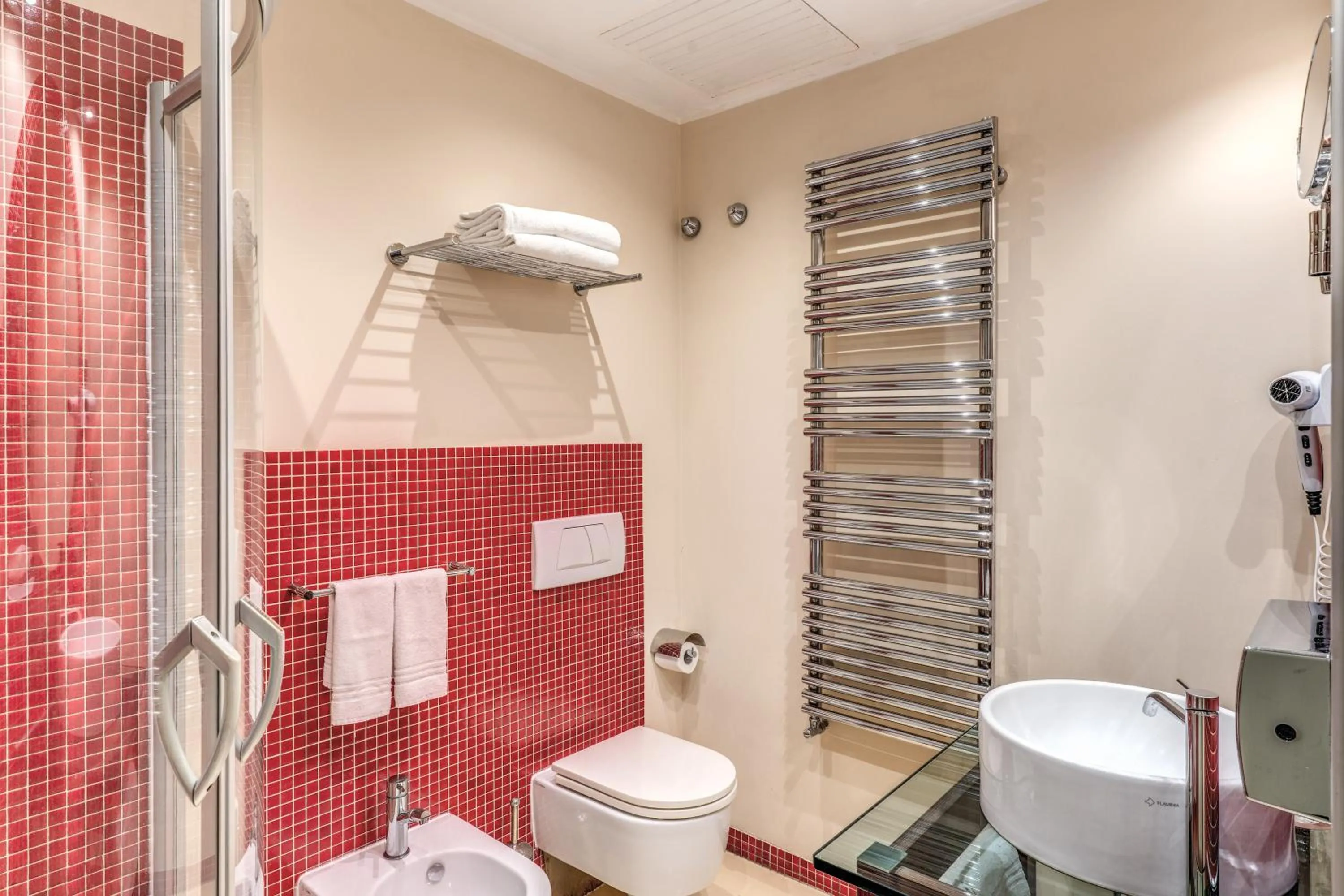 Shower in La Griffe Hotel Roma