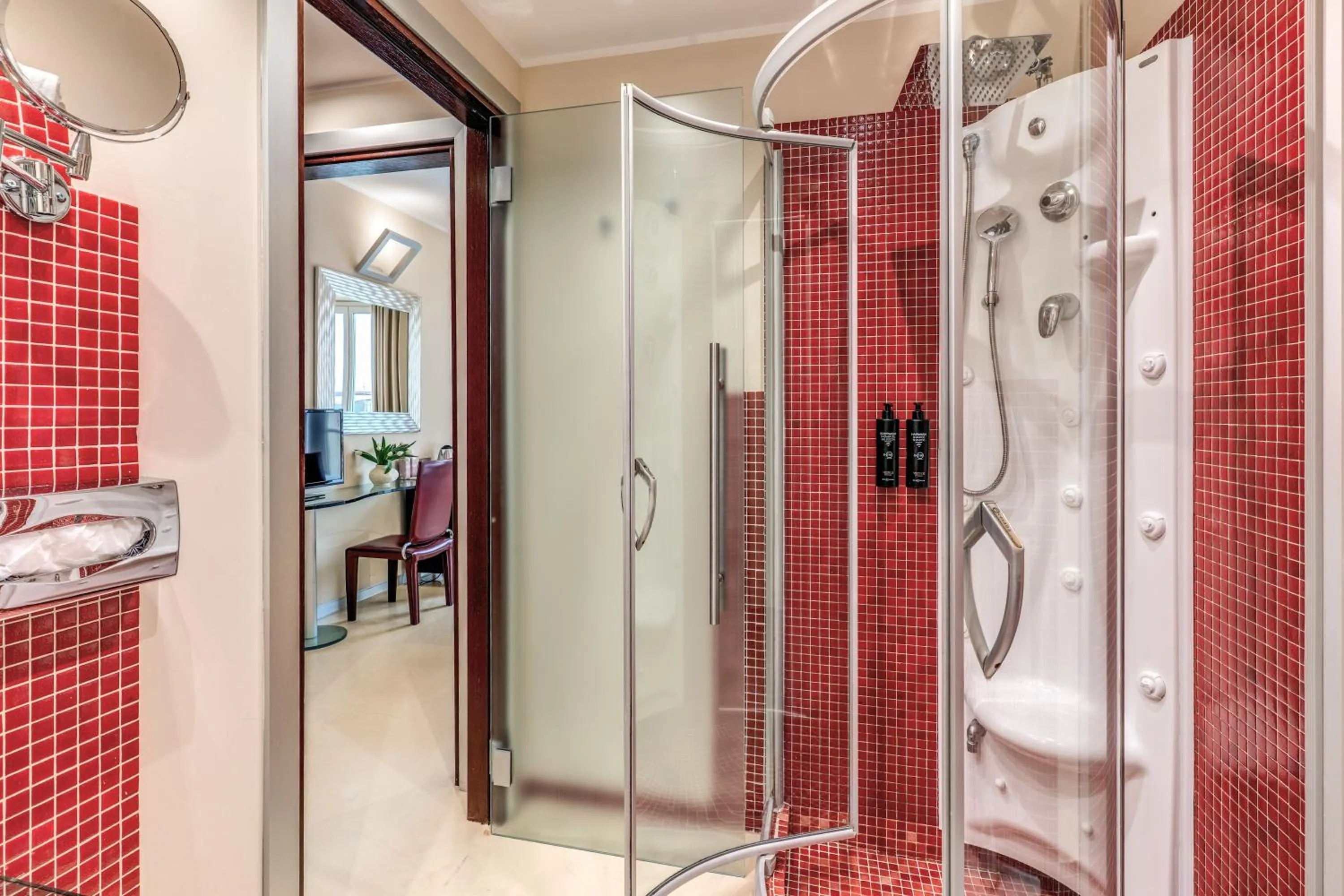 Shower in La Griffe Hotel Roma