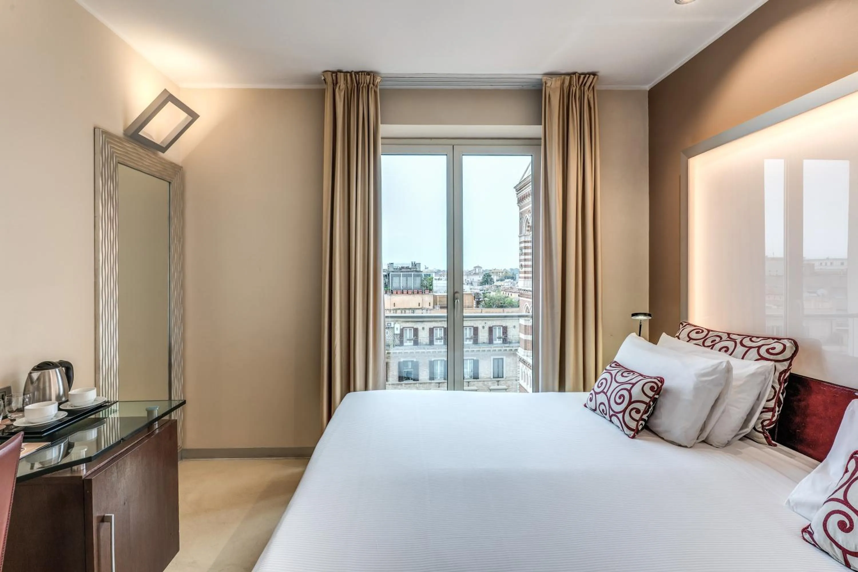 Bed in La Griffe Hotel Roma